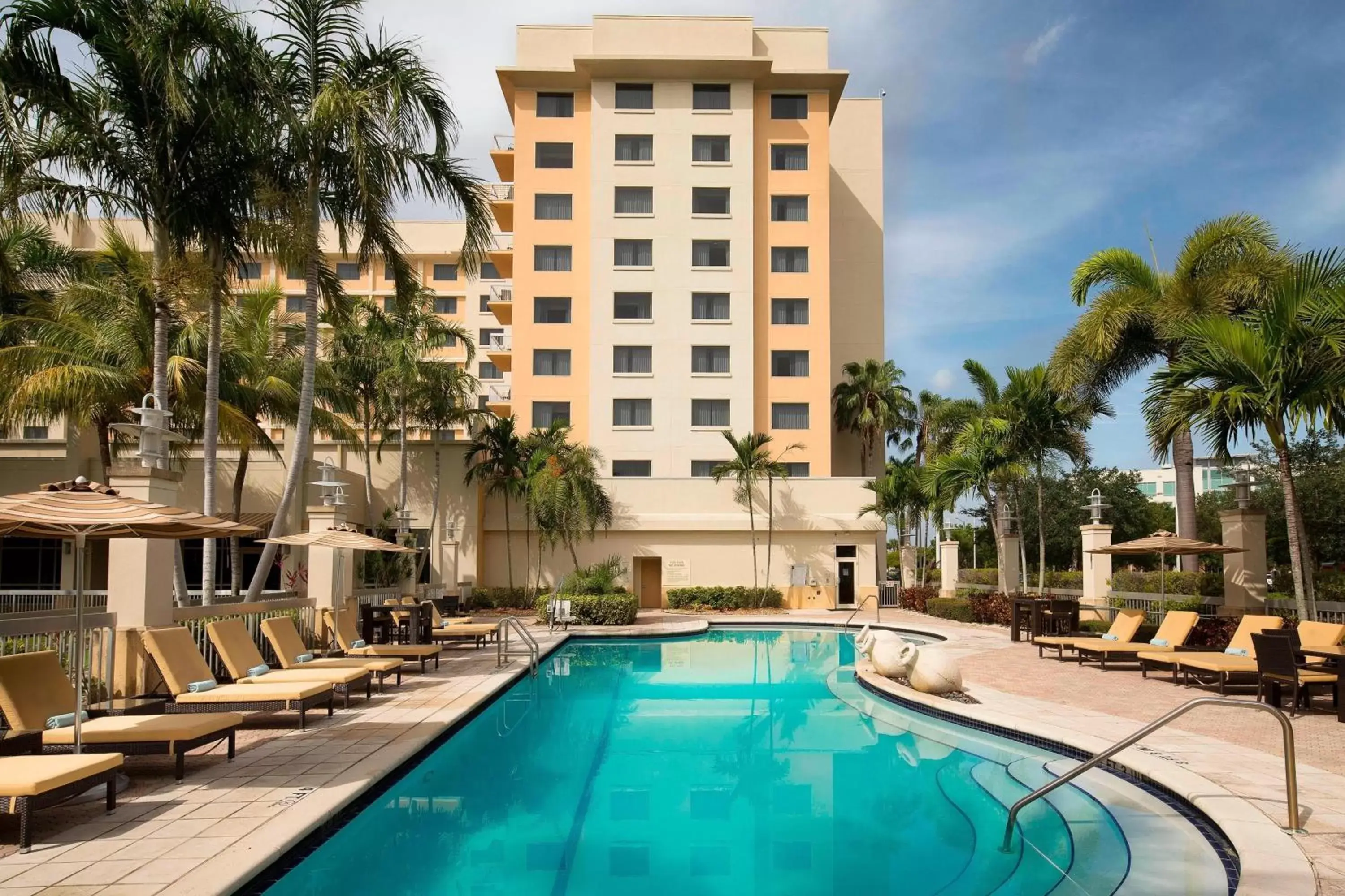 Swimming pool, Property Building in Renaissance Fort Lauderdale West Hotel