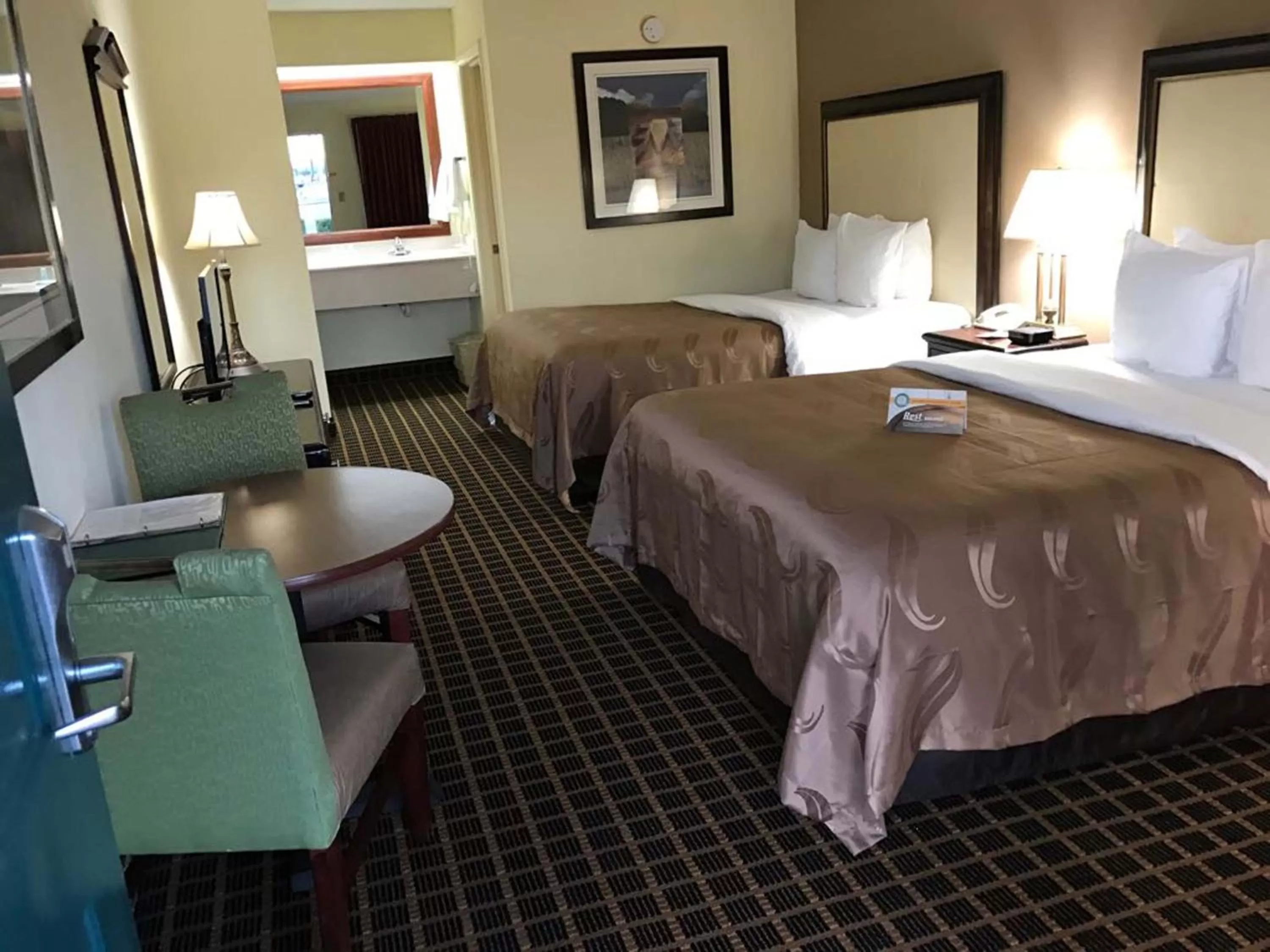 Queen Room with Two Queen Beds - Non-Smoking in Quality Inn Byron - Warner Robins