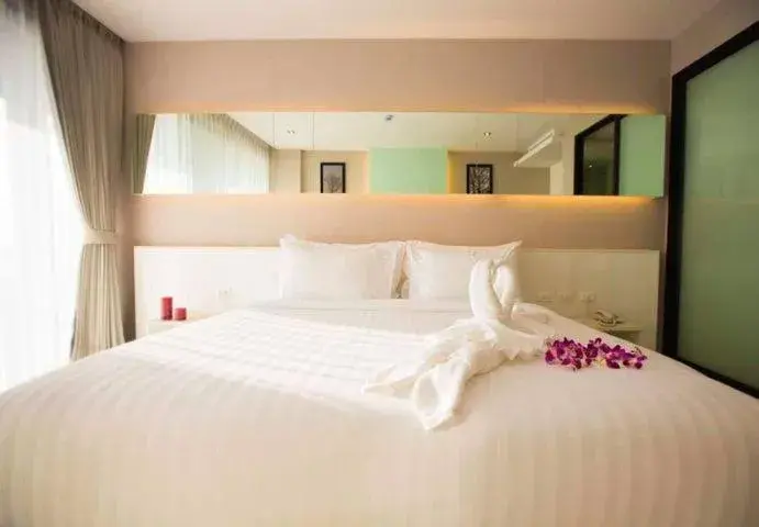 Bed in Serenotel Pattaya