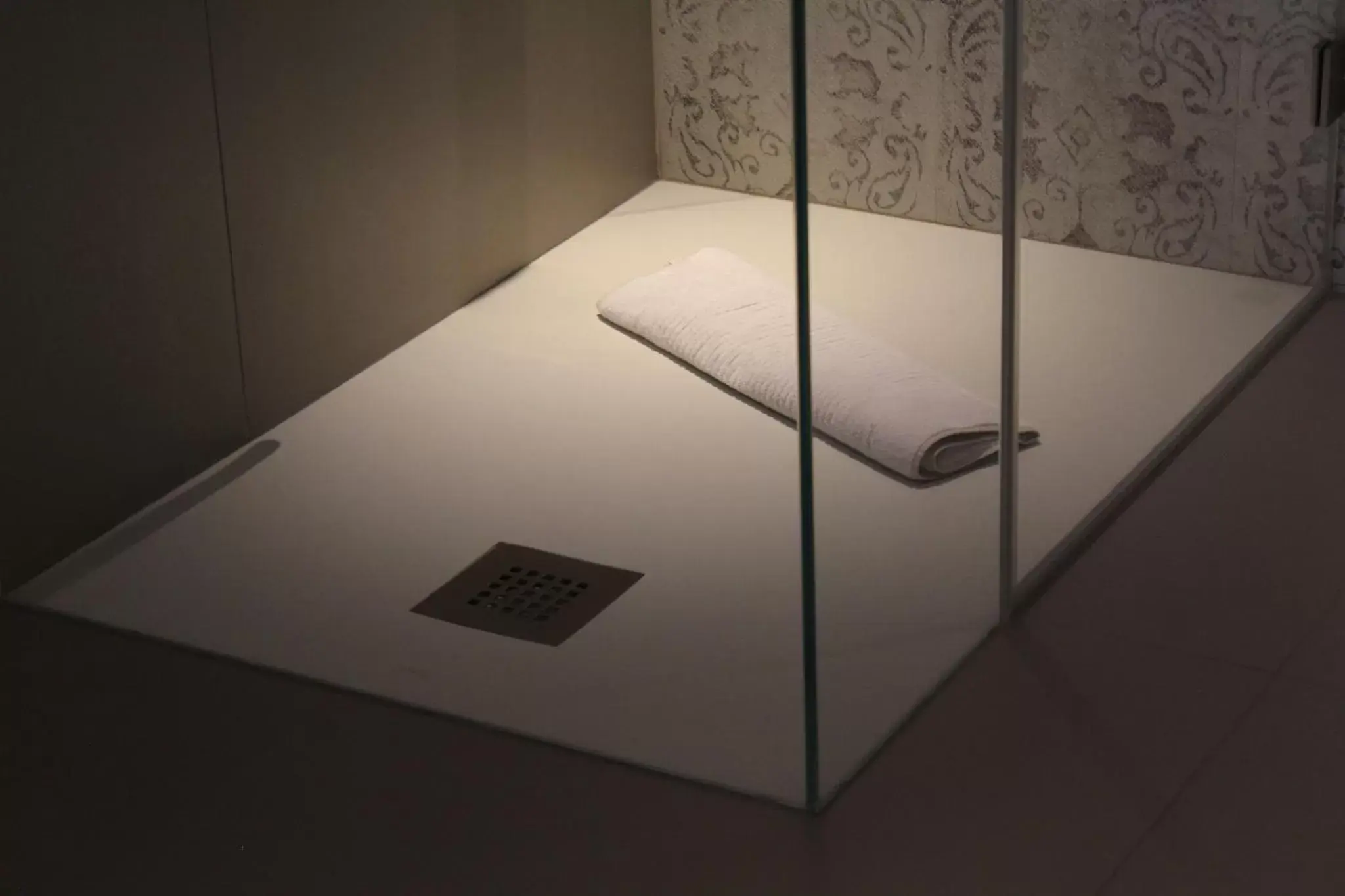Shower, Bed in Serre Alte Landscape Luxury Rooms