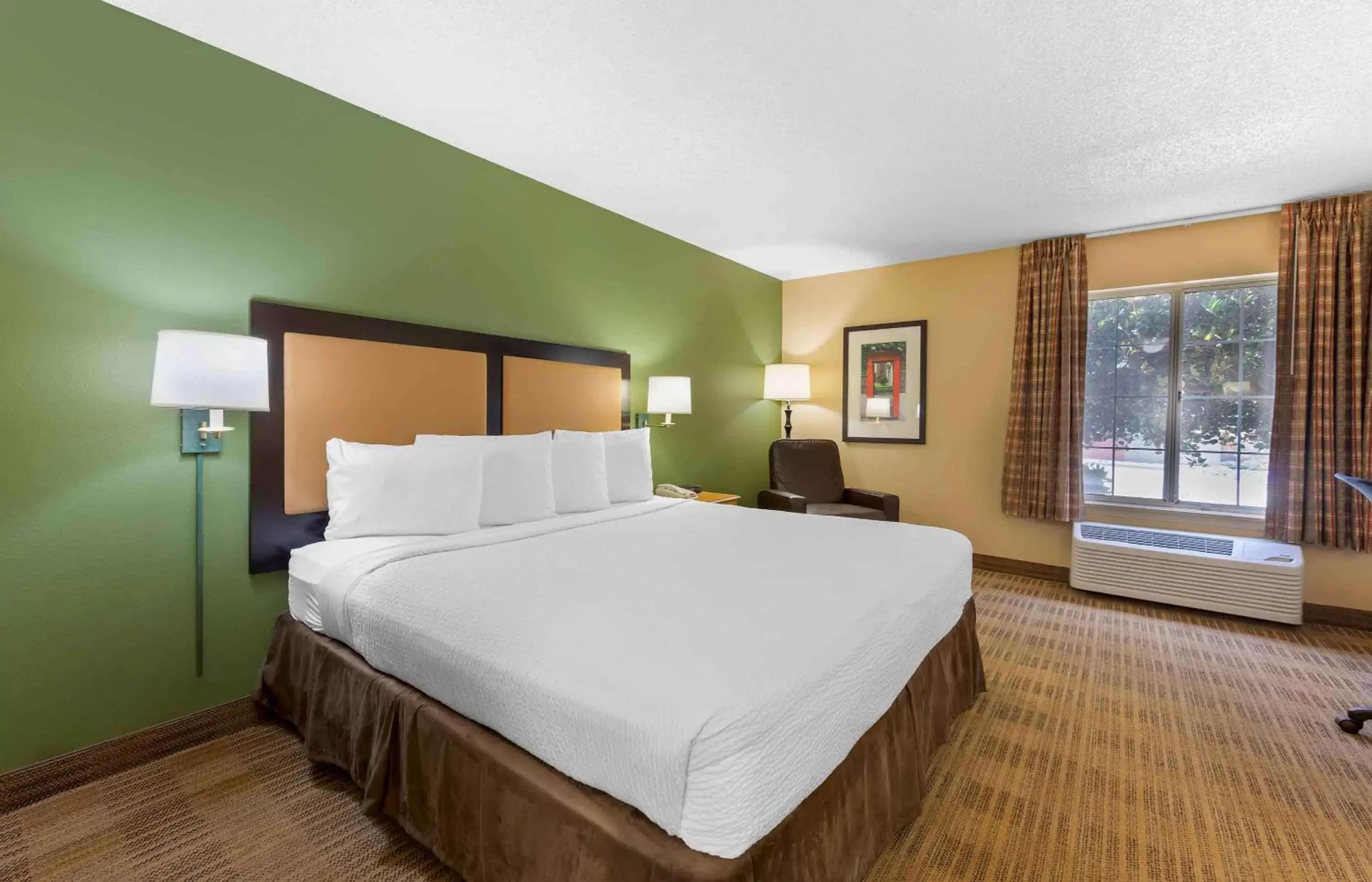 Bedroom, Bed in Extended Stay America Suites - Los Angeles - Torrance - Del Amo Circle