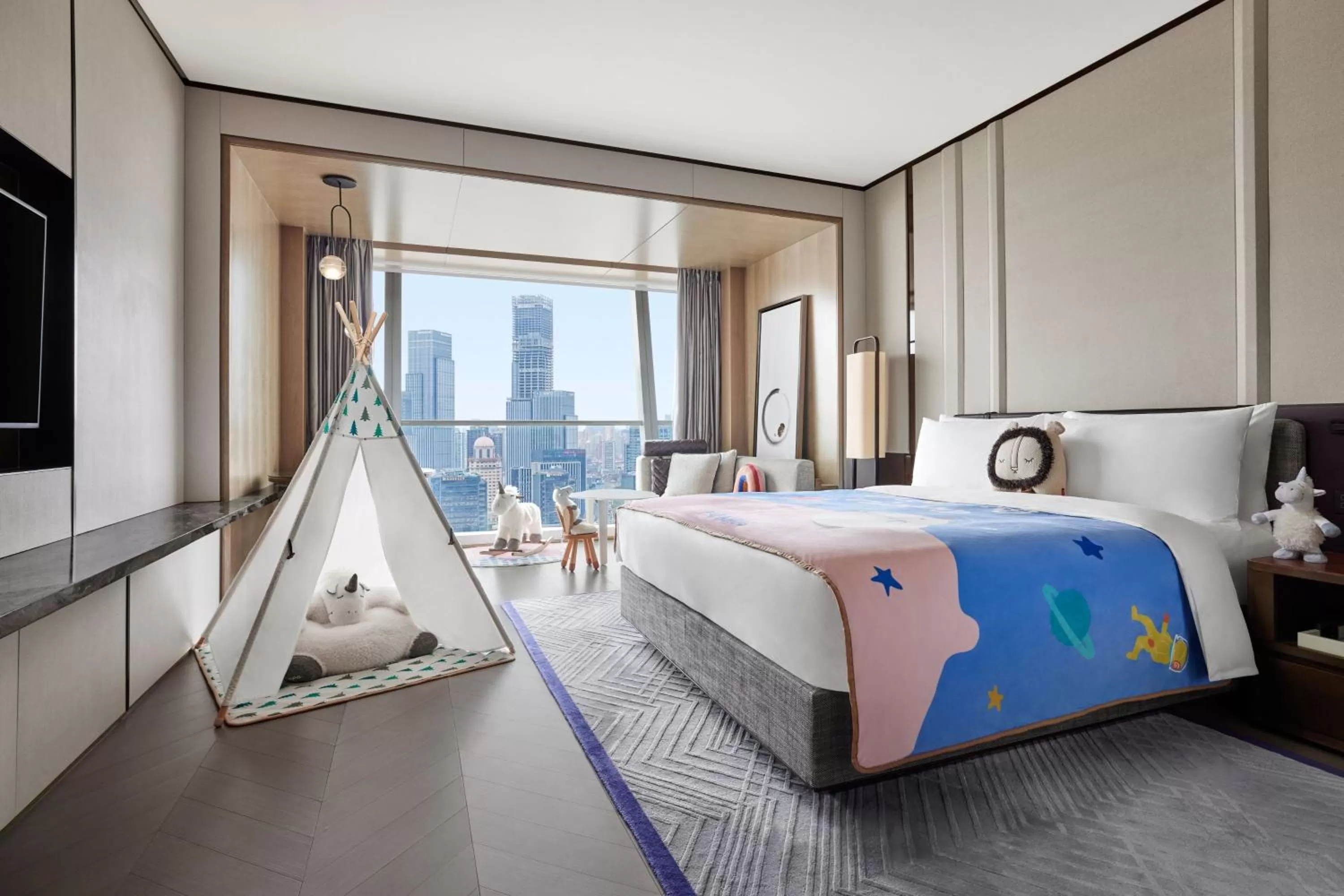 Photo of the whole room, Bed in JW Marriott Marquis Hotel Shanghai Pudong