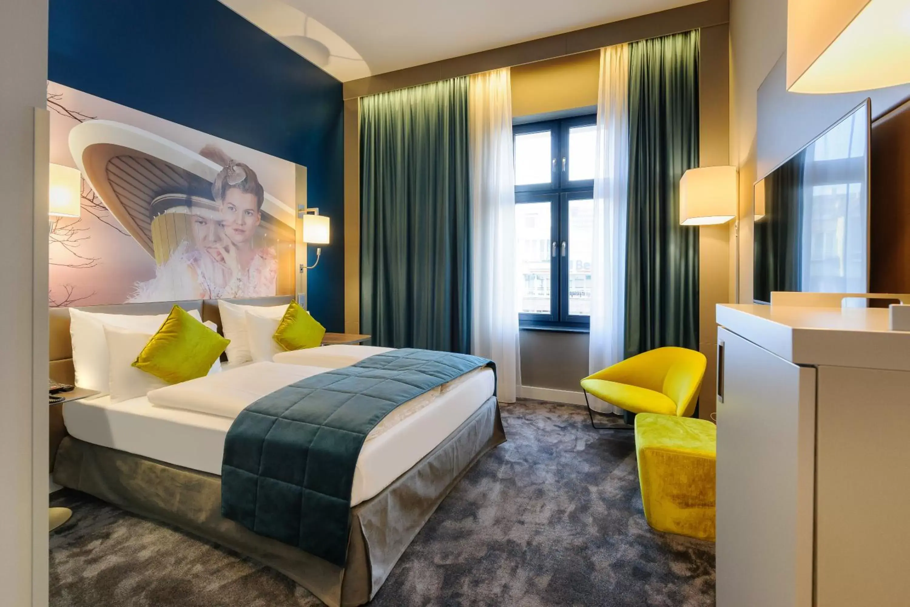 Photo of the whole room, Bed in Mercure Berlin Wittenbergplatz