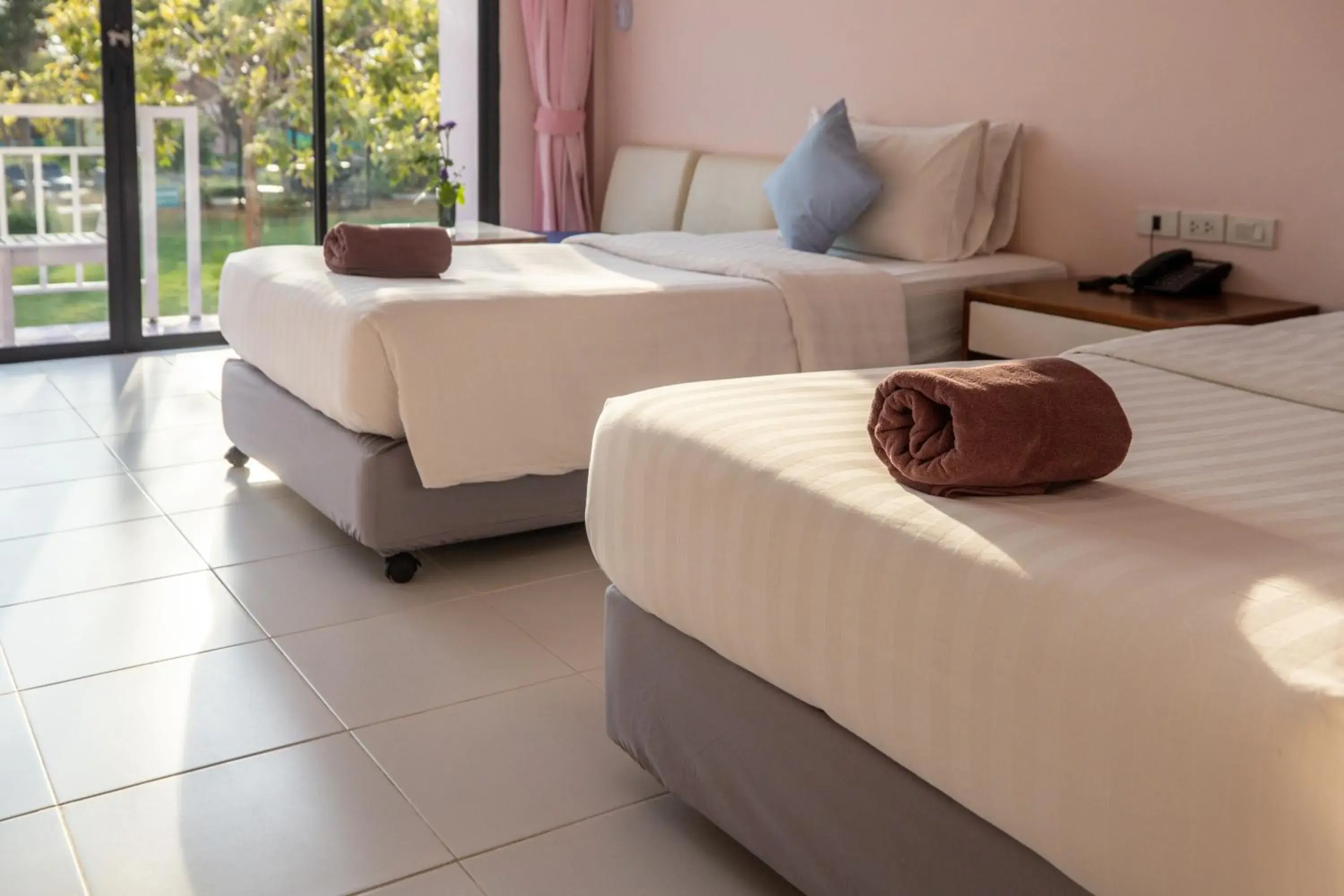 Bed in Xanadu Beach Resort Koh Lan