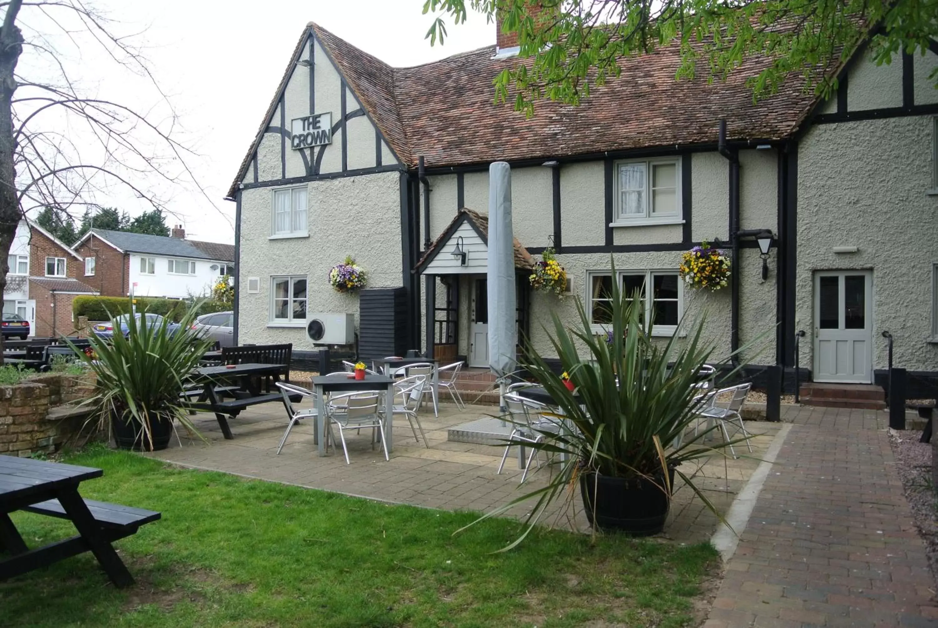 Property Building in The Crown Pub, Dining & Rooms