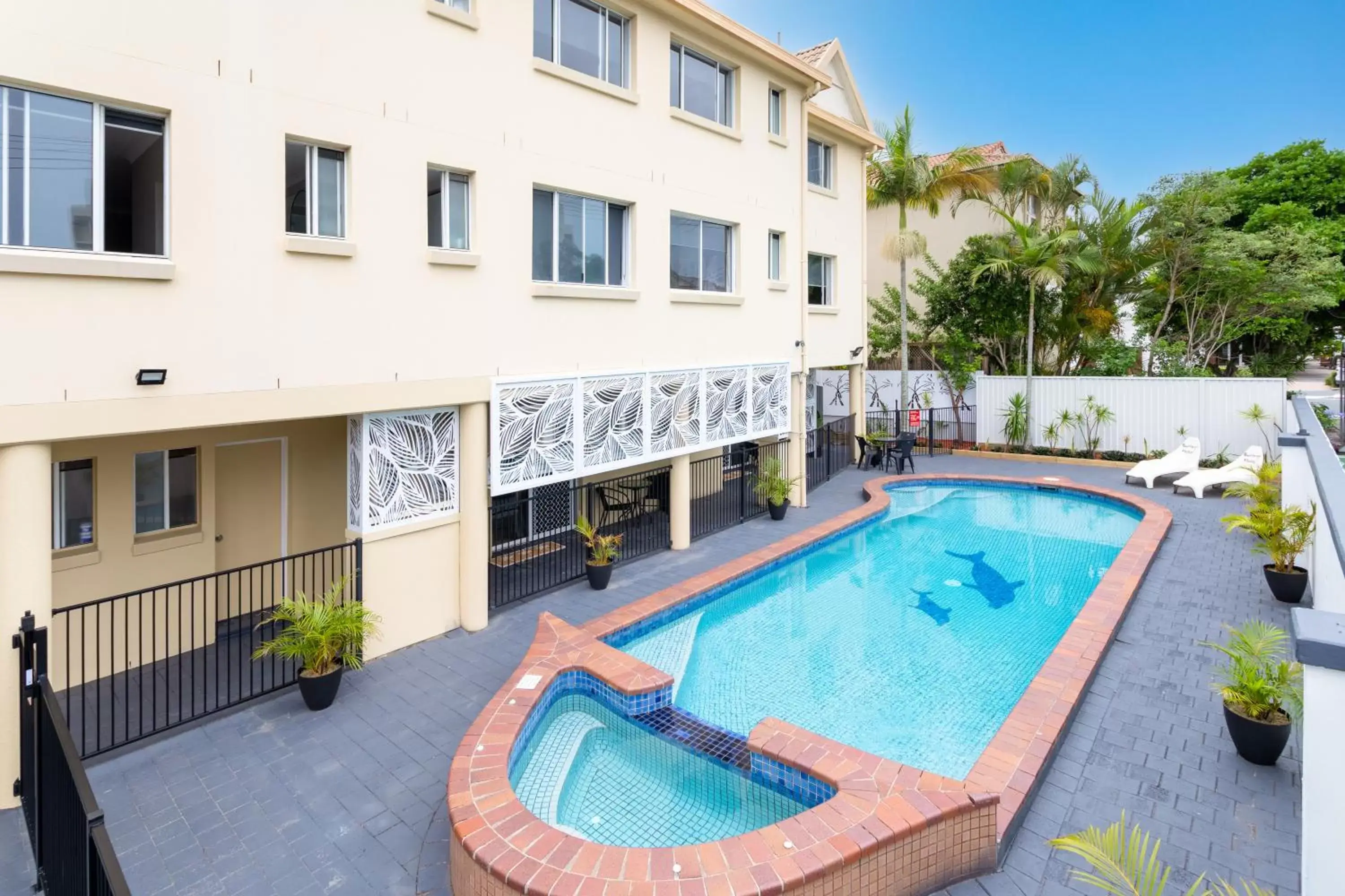 Property building, Swimming Pool in Burleigh Gold Coast Motel