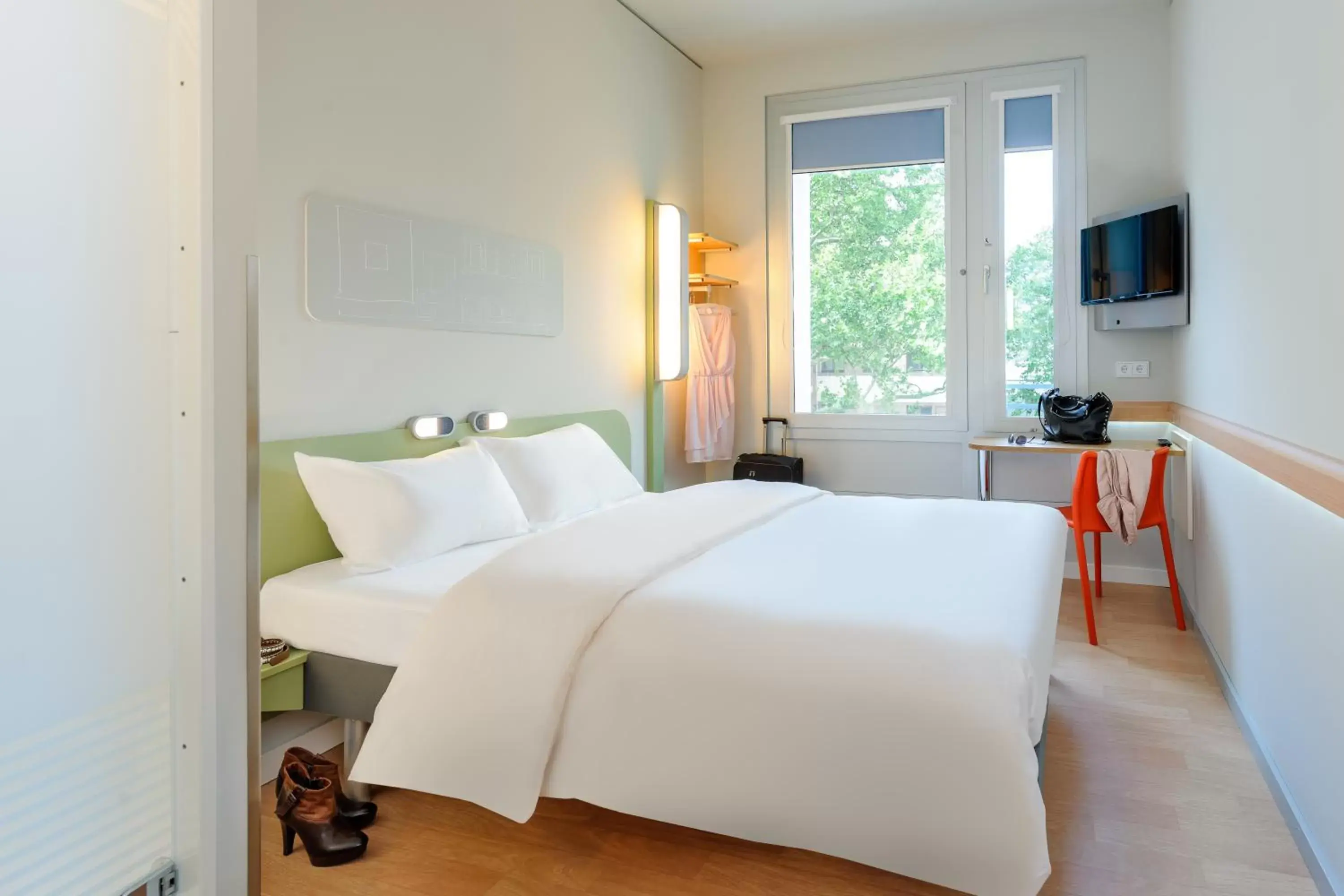 Photo of the whole room, Bed in ibis budget Frankfurt City Ost