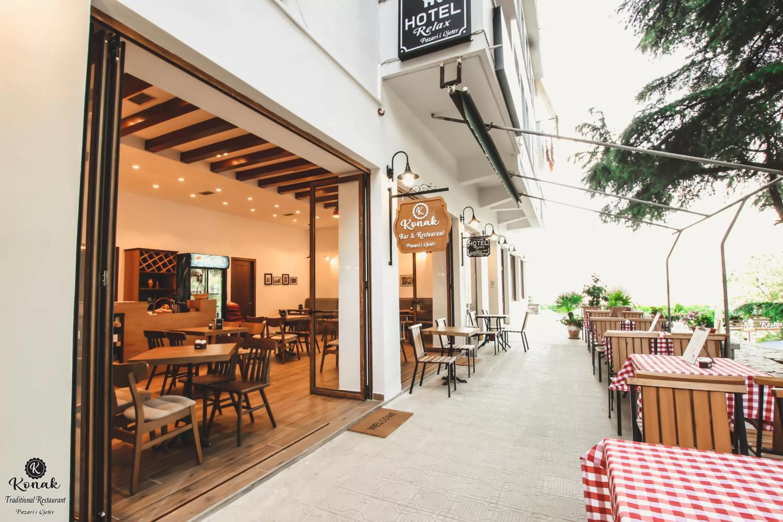 Restaurant/Places to Eat in Hotel Relax