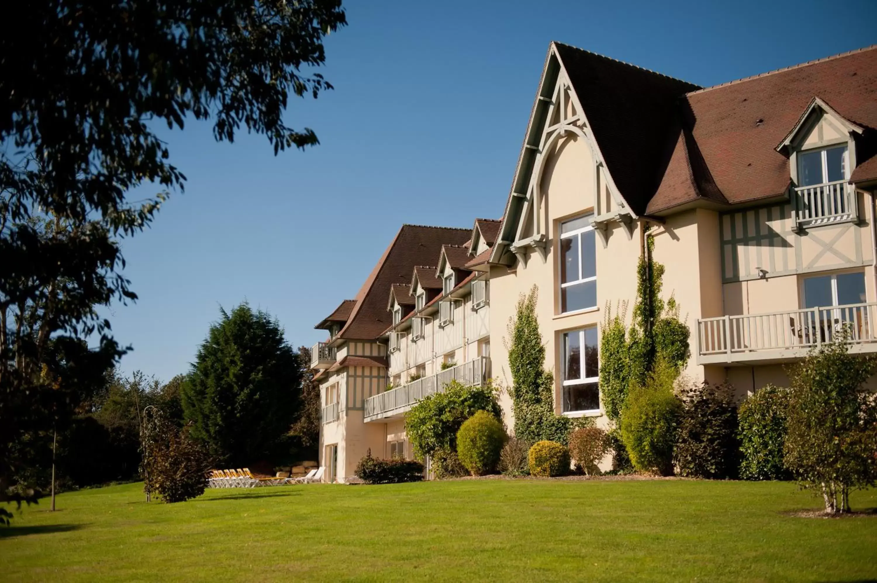 Facade/entrance, Property Building in Domaine De Villers & Spa