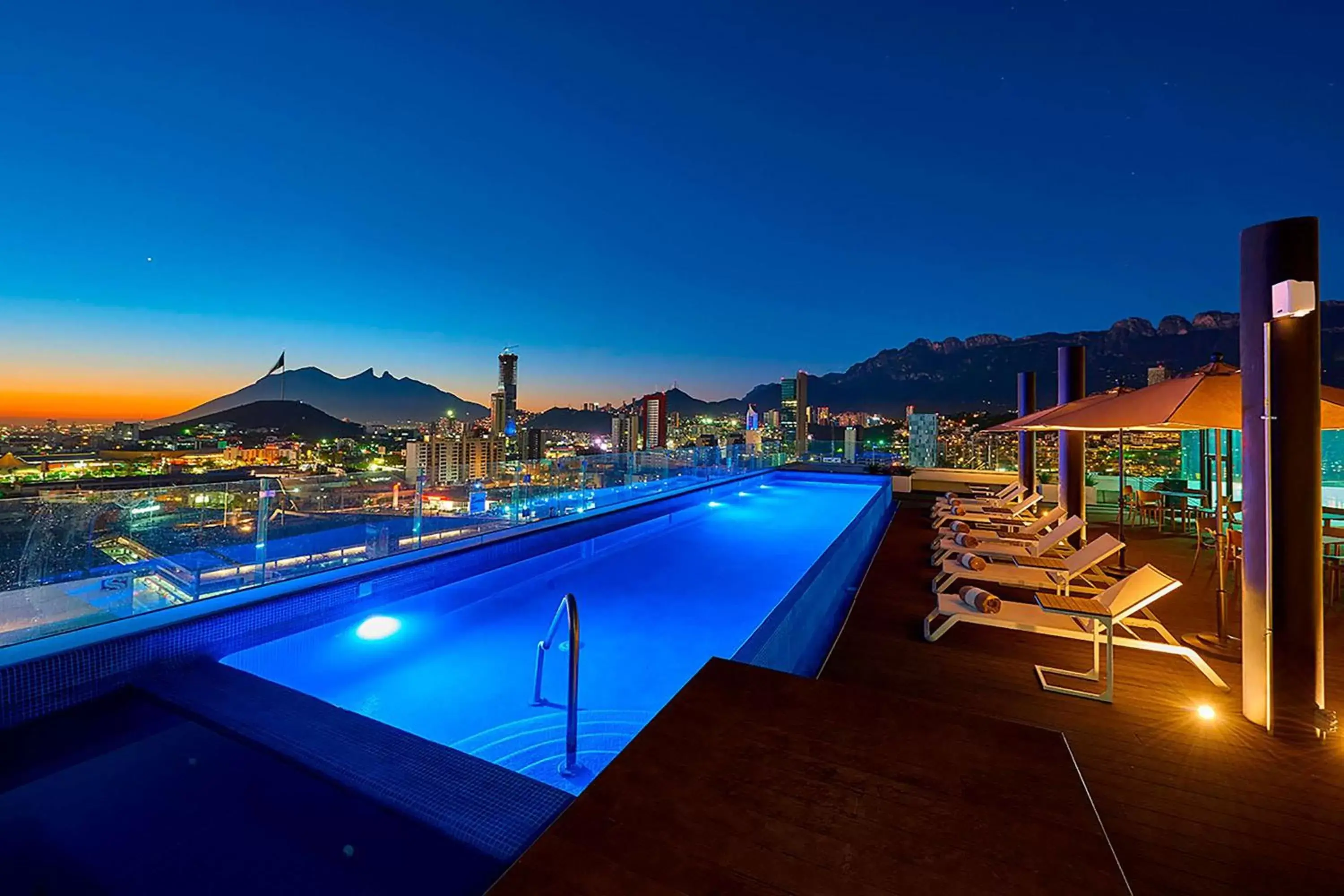 Activities, Swimming Pool in Radisson Hotel Monterrey San Jeronimo