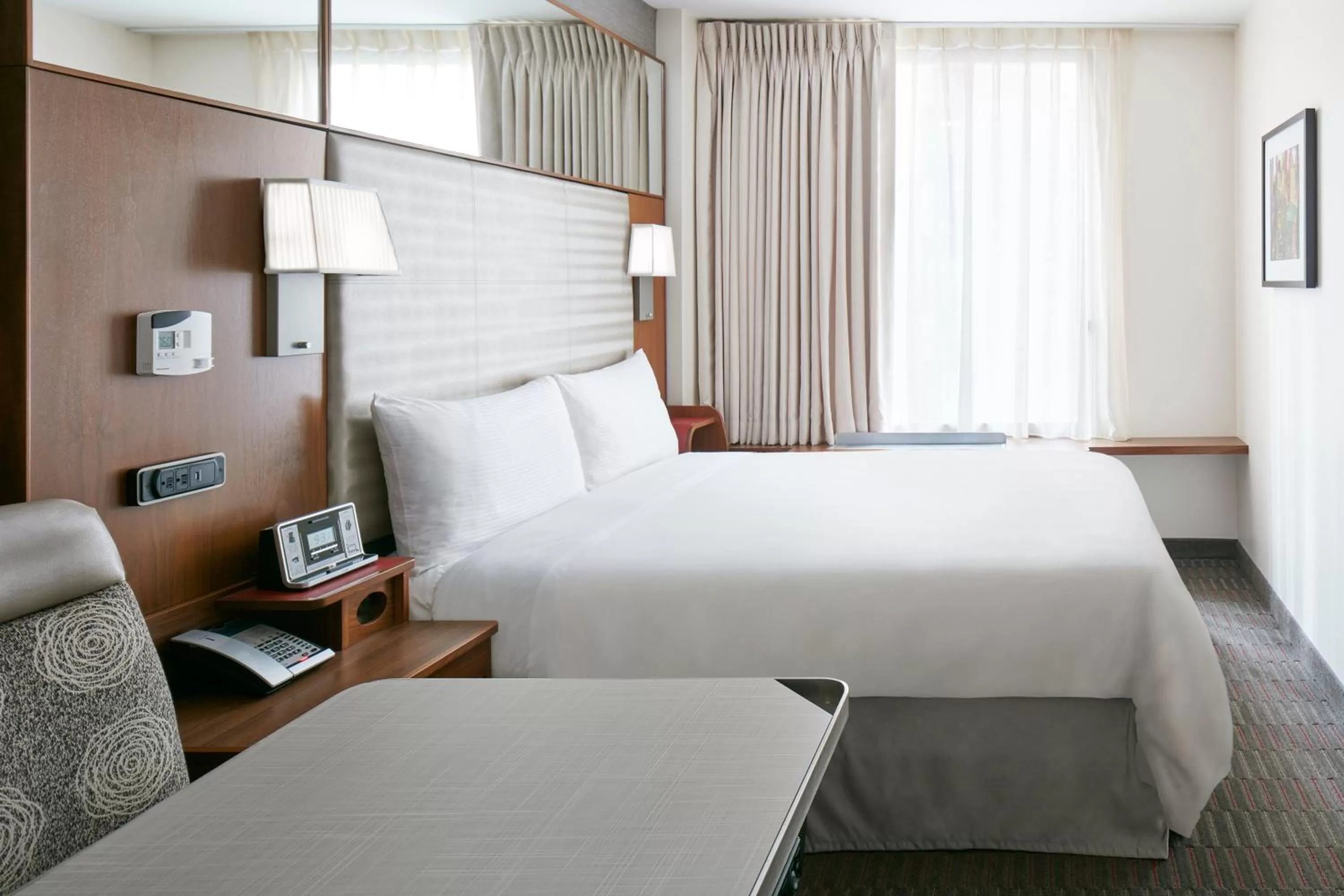 Photo of the whole room, Bed in Club Quarters Hotel Grand Central, New York