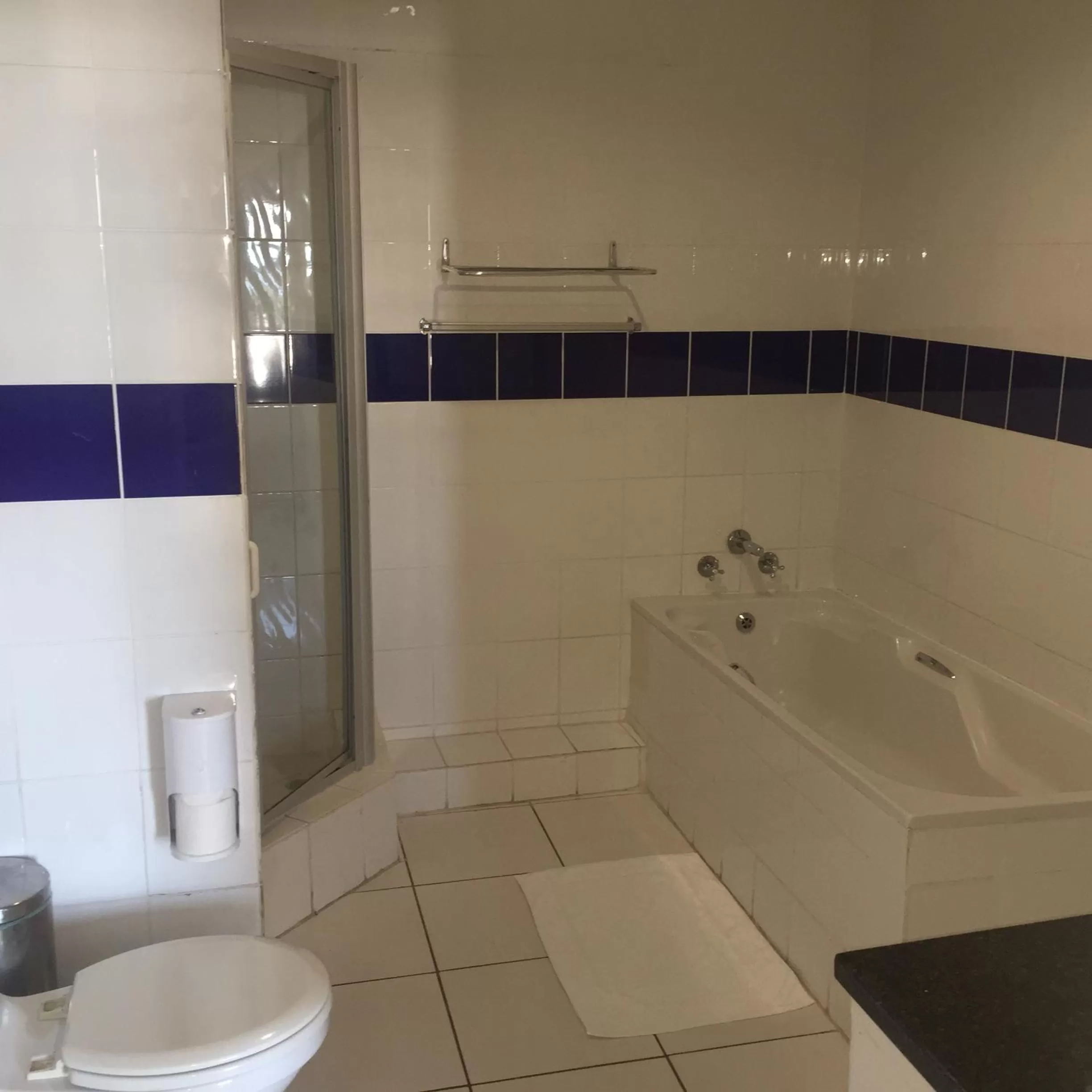 Shower in Grange Gardens Hotel