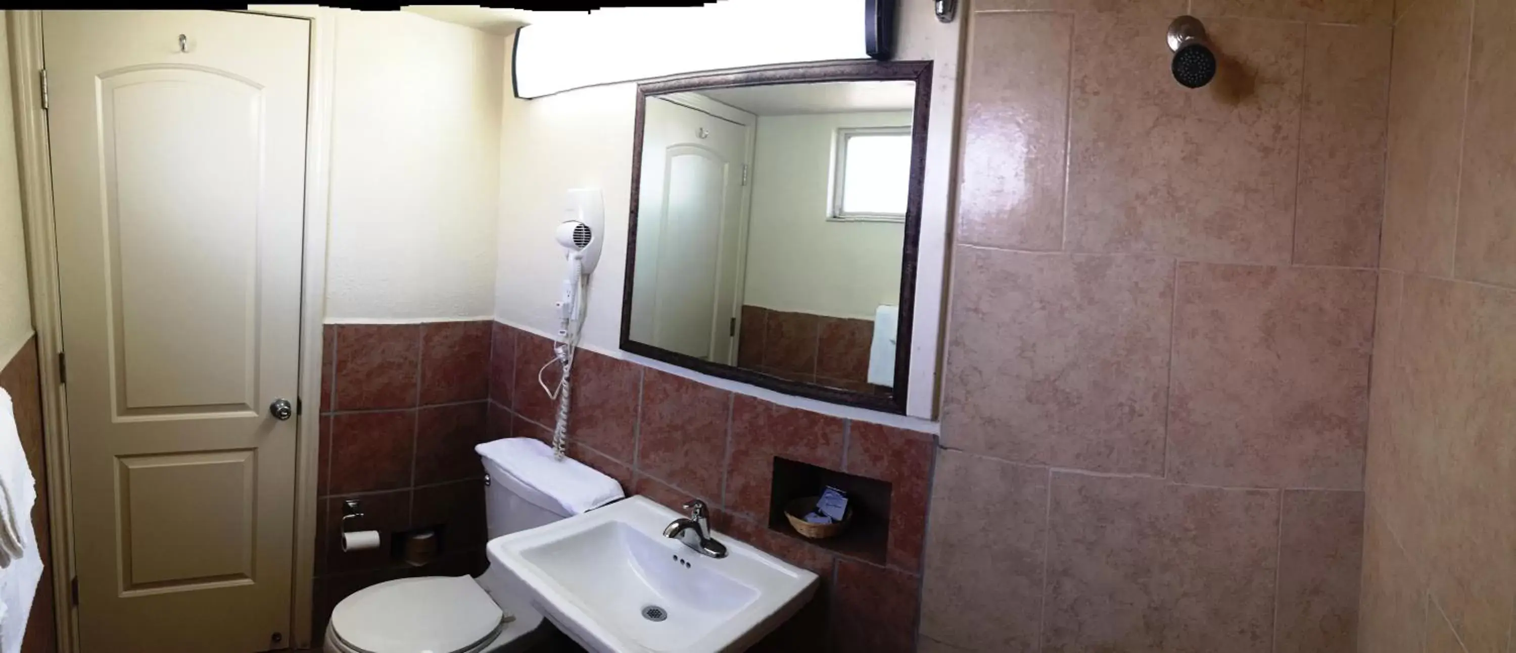 Shower, Bathroom in Western Motel