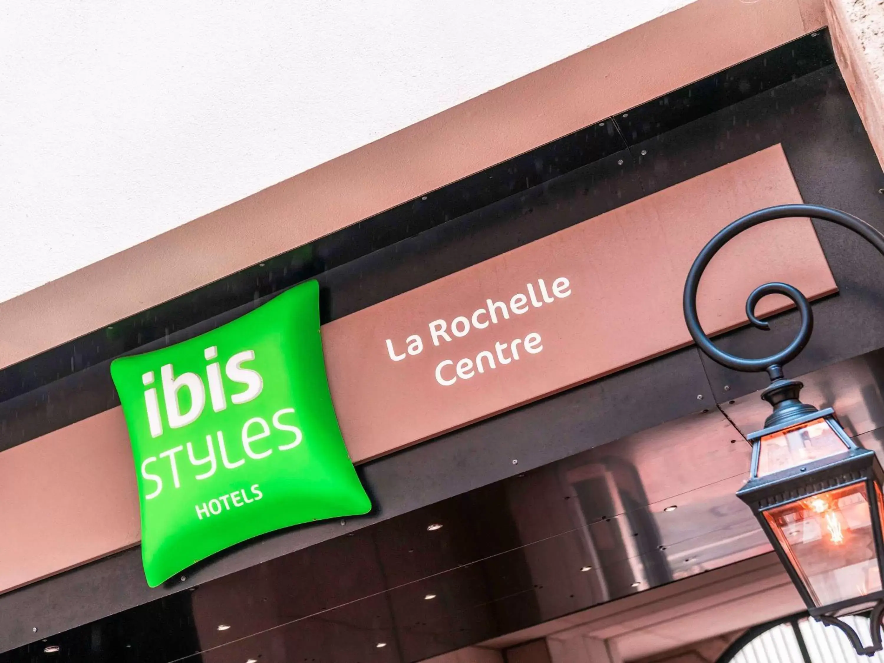 Property building, Property Logo/Sign in ibis Styles La Rochelle Centre