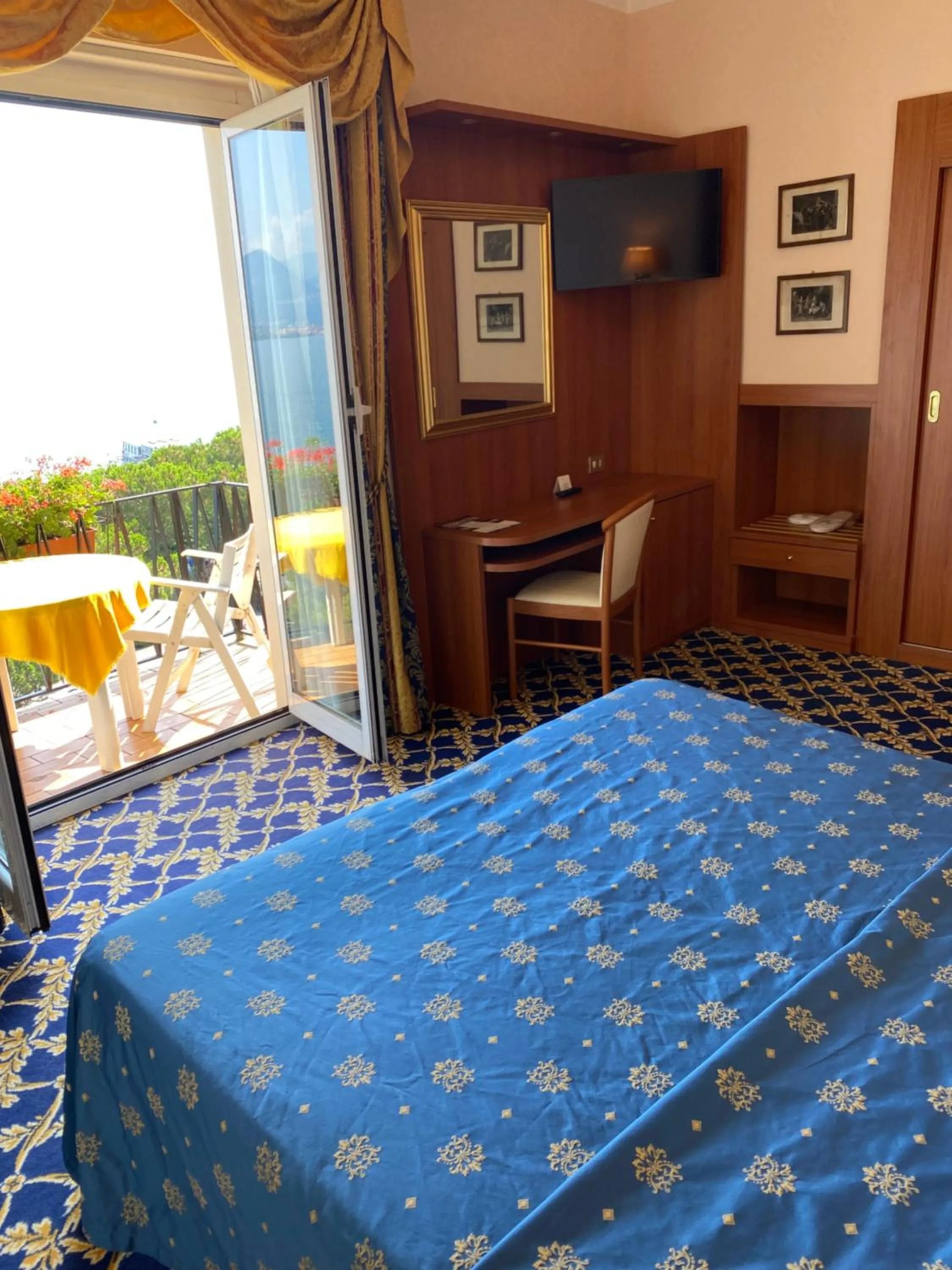 Bedroom, Bed in Hotel Milan Speranza Au Lac