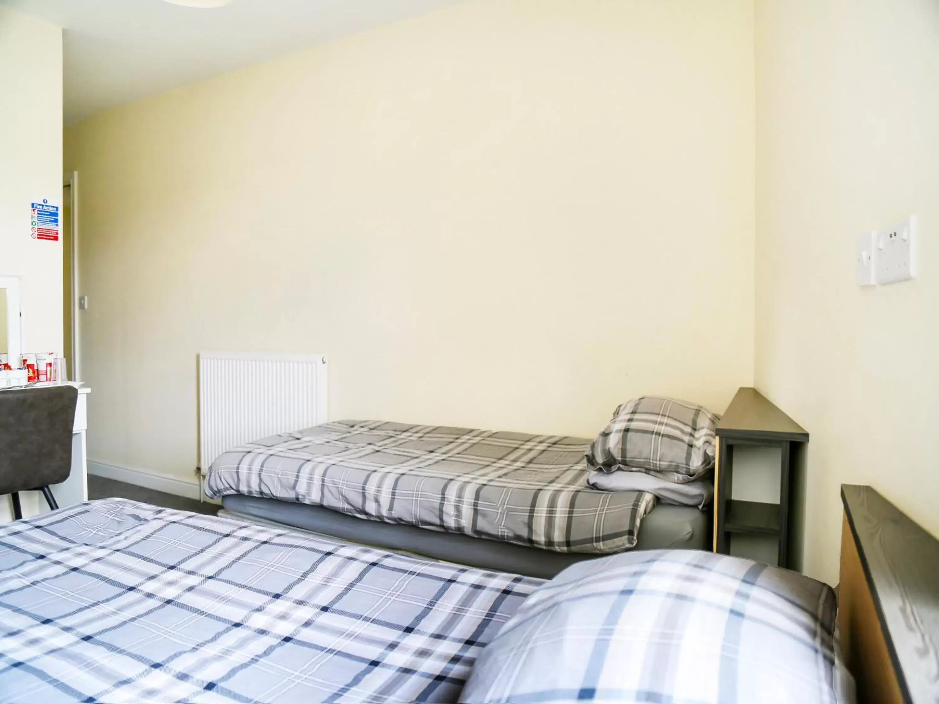 Bedroom, Bed in OYO Castle Hotel, Accrington