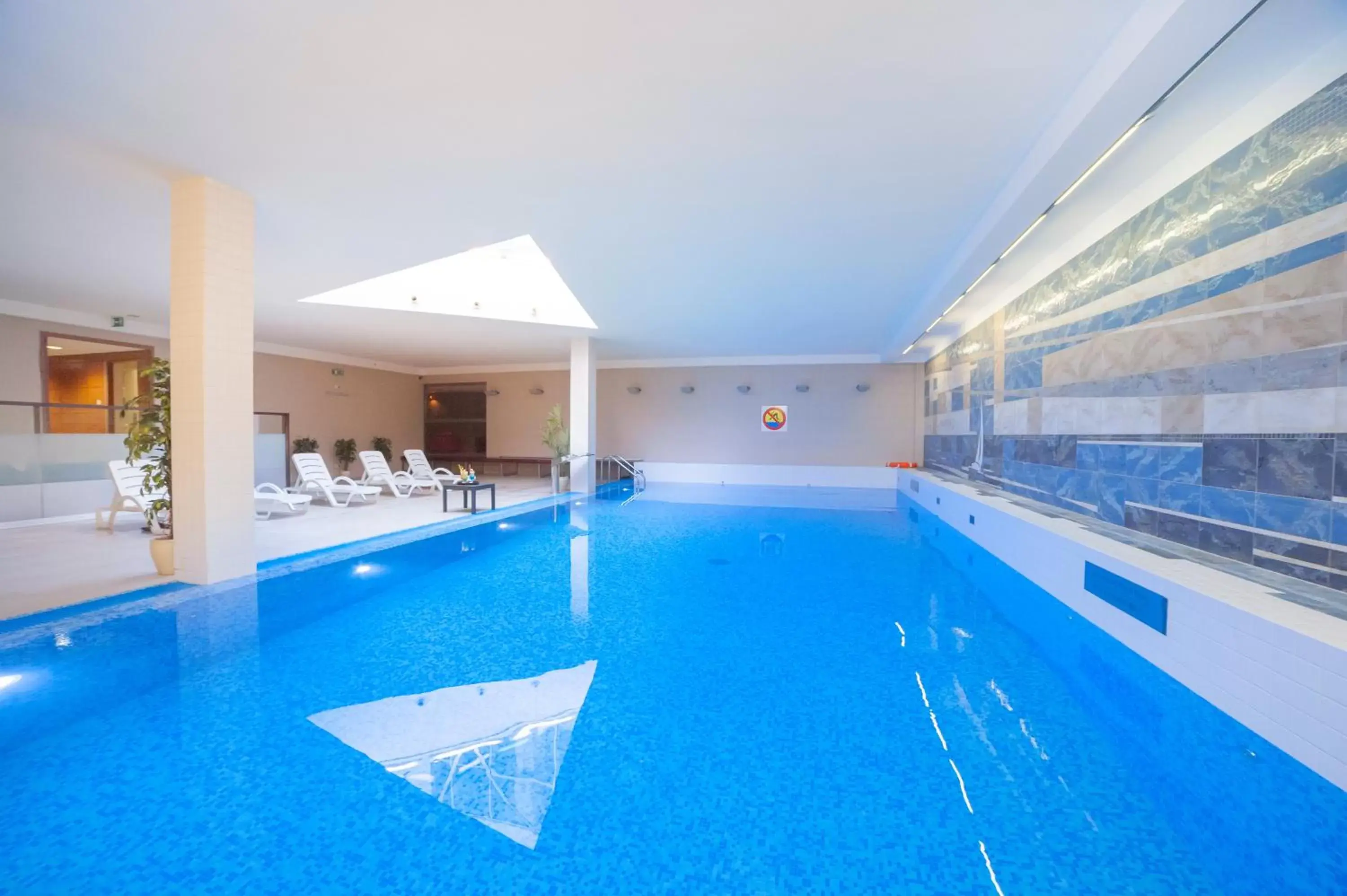Swimming Pool in Premier Kraków Hotel