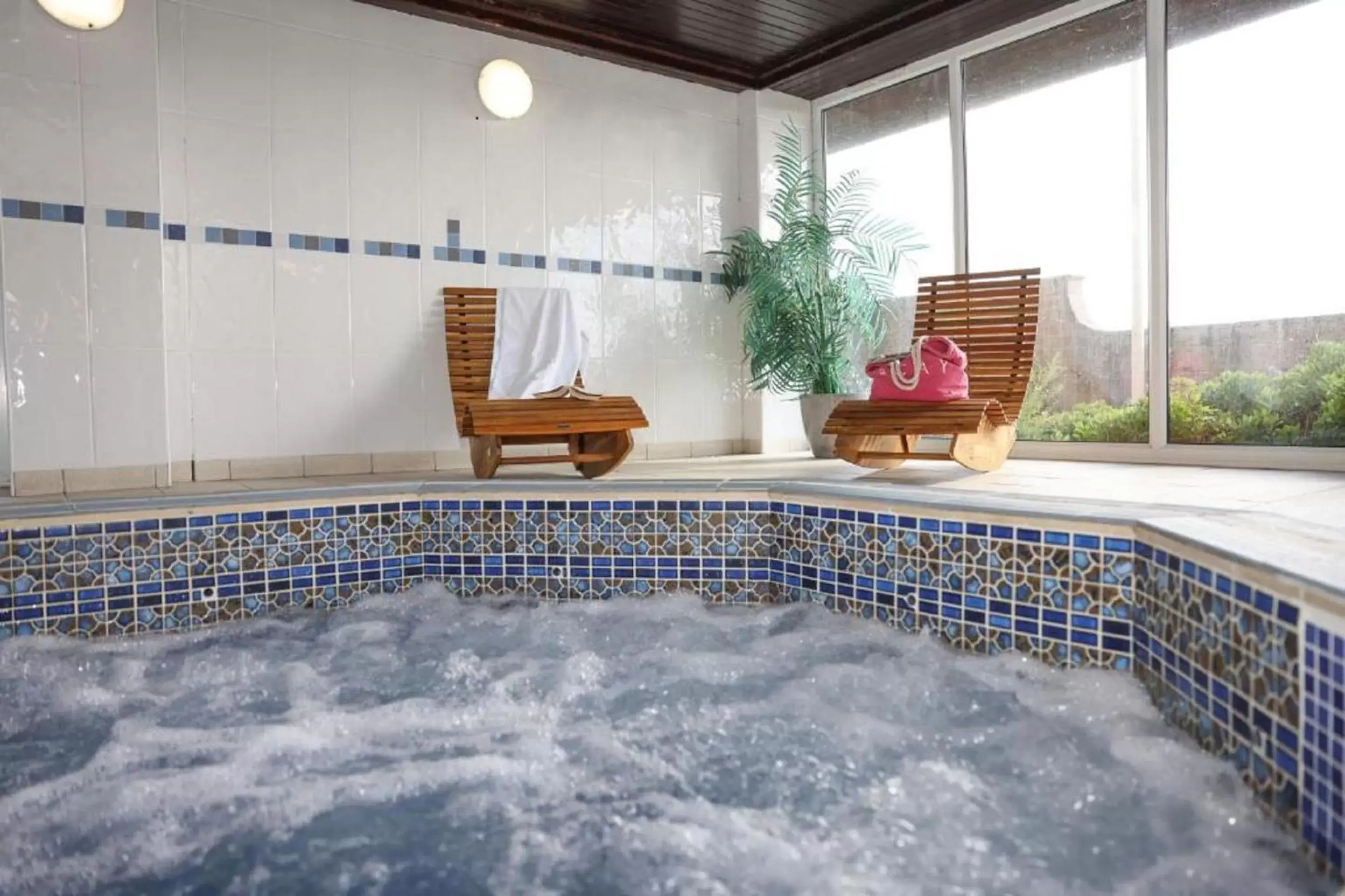 Hot Tub, Swimming Pool in The Beaches Hotel