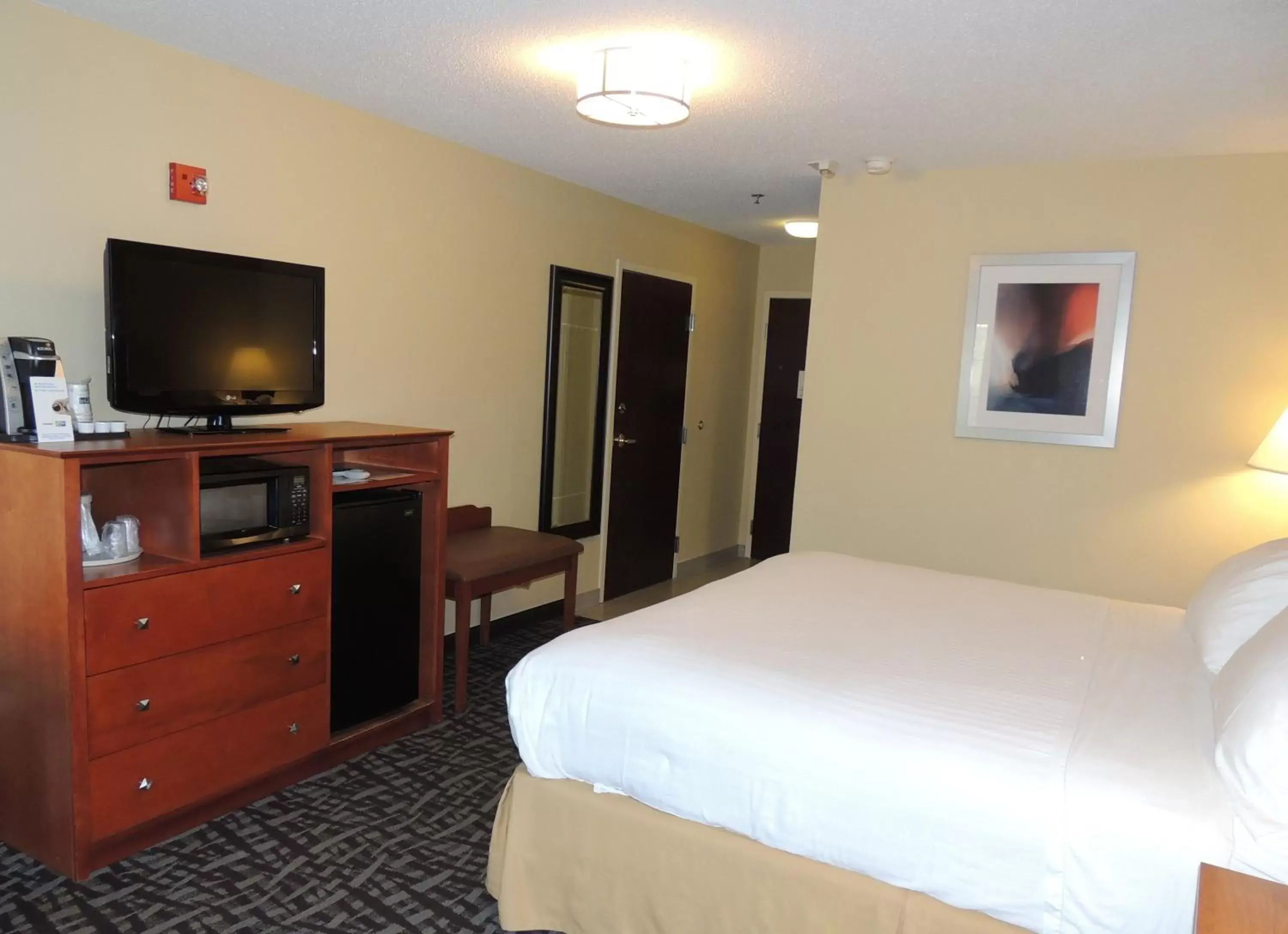 Photo of the whole room, TV/Entertainment Center in Holiday Inn Express Trussville, an IHG Hotel