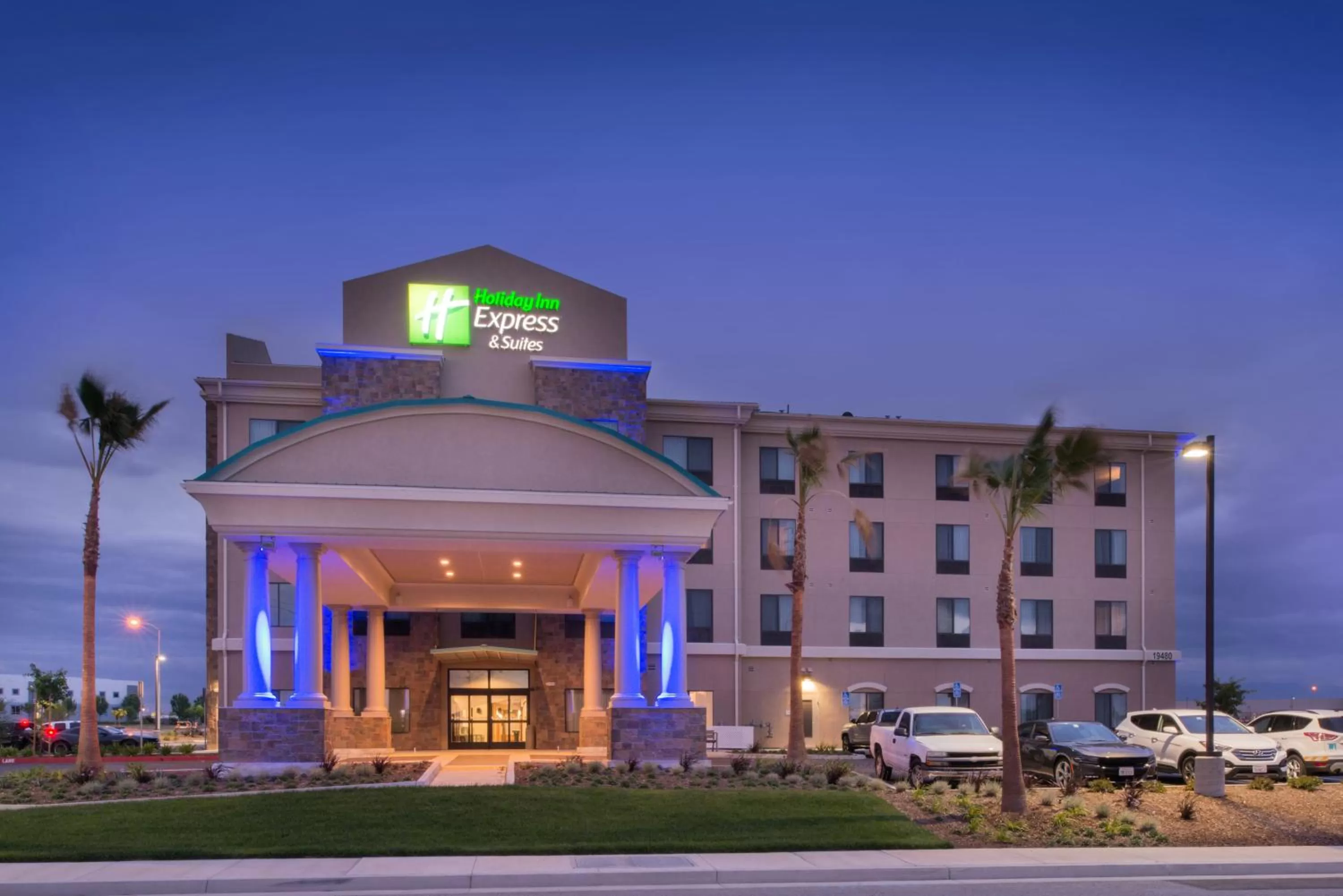 Property building in Holiday Inn Express & Suites Bakersfield Airport by IHG