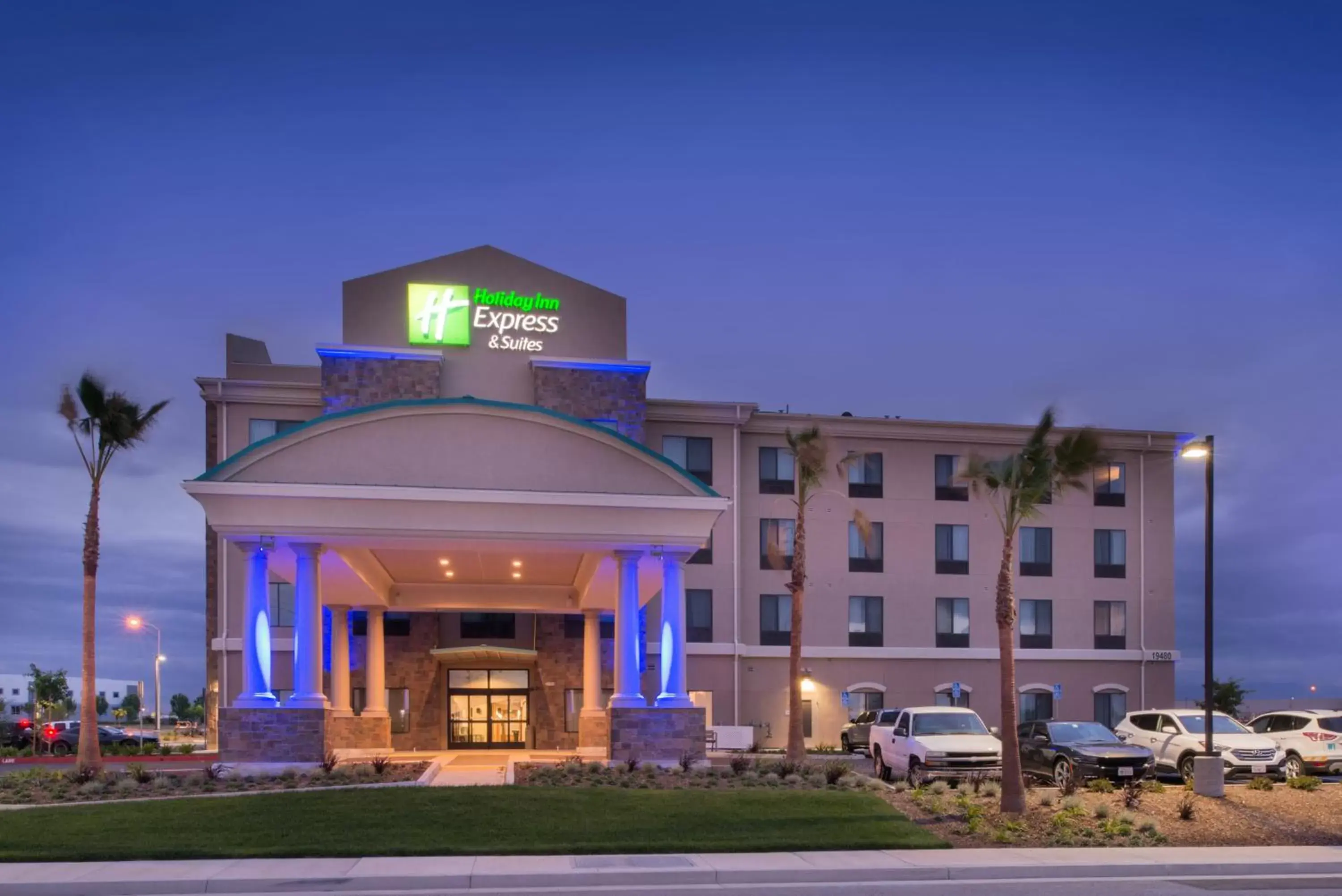 Property Building in Holiday Inn Express & Suites Bakersfield Airport, an IHG Hotel