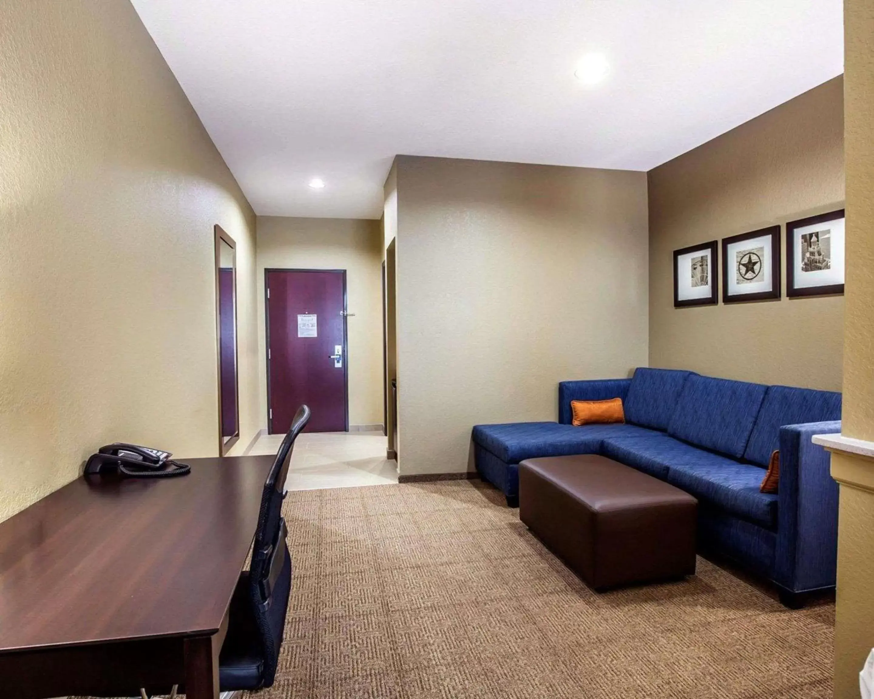 Photo of the whole room, Seating Area in Comfort Suites Houston Northwest Cy-Fair