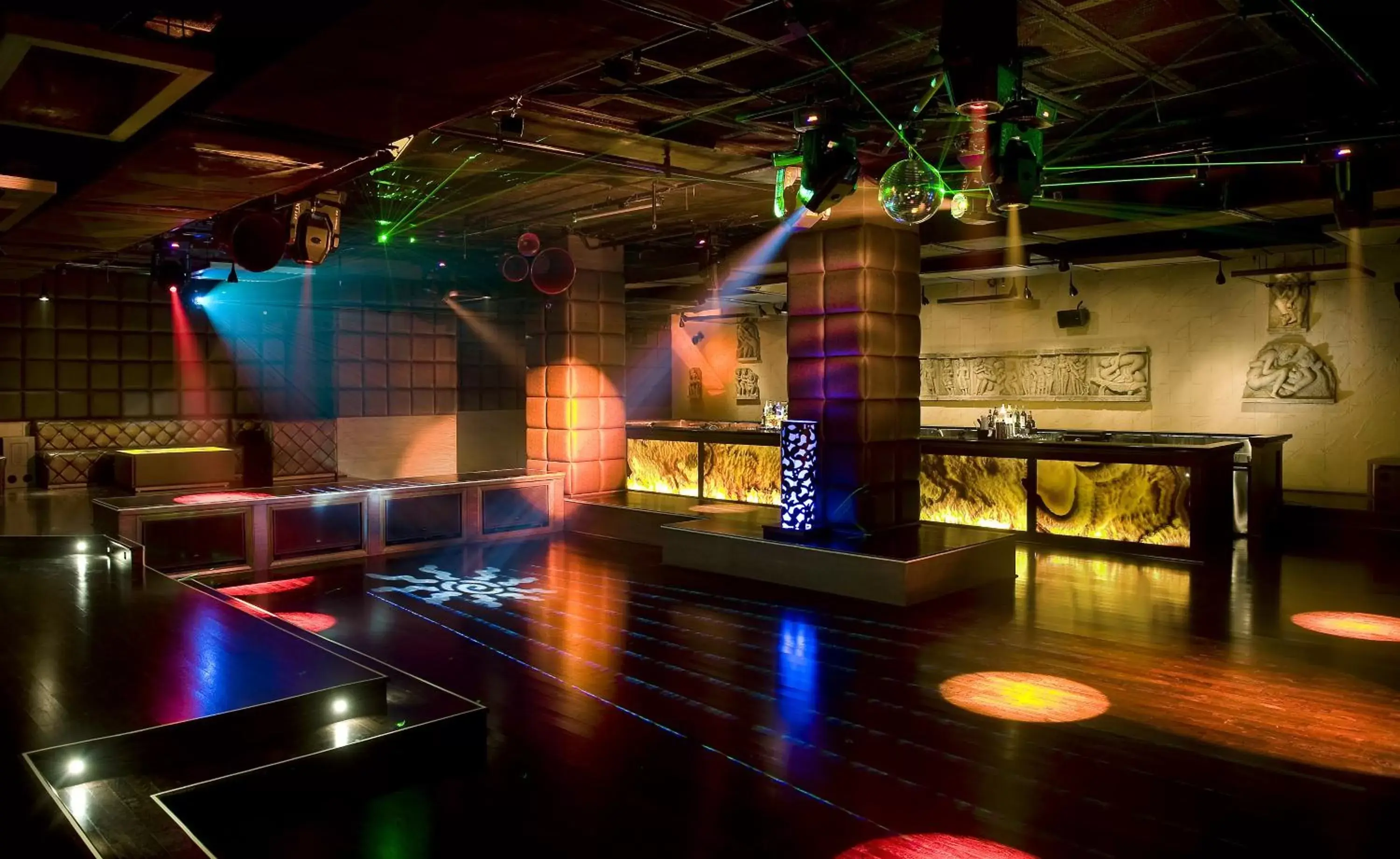 Nightclub / DJ in The LaLiT New Delhi