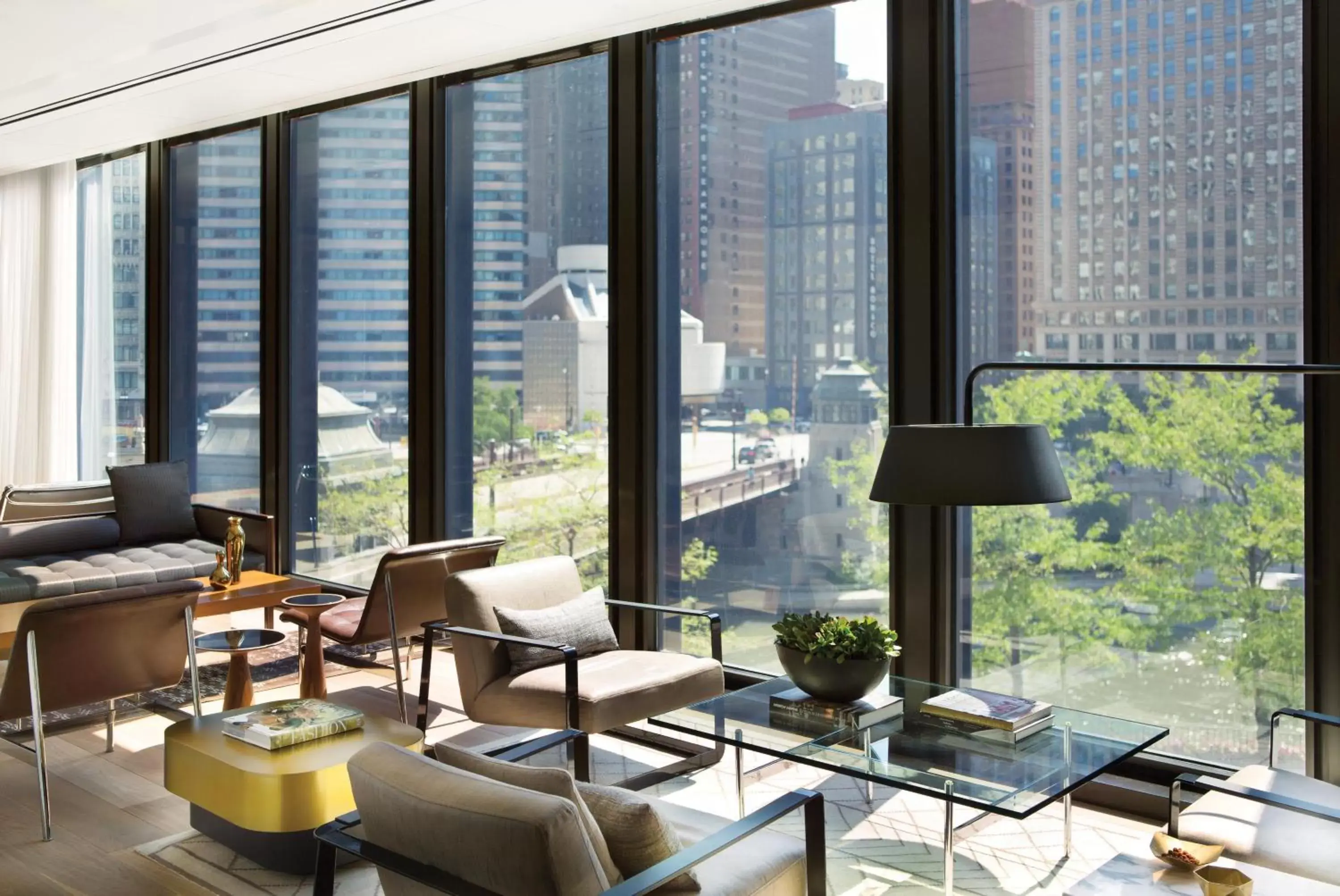 Lounge or bar in The Langham Chicago
