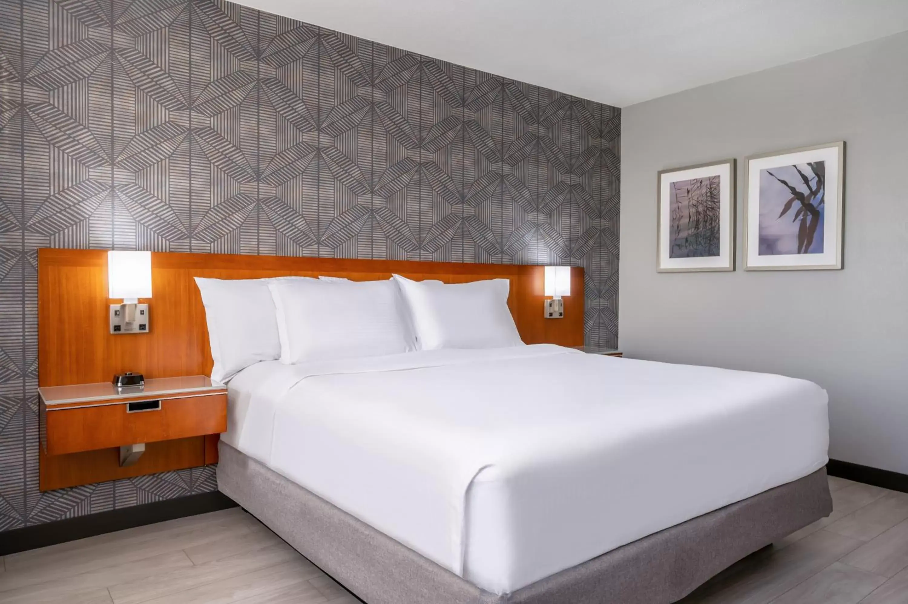 Bed in Wyndham Indianapolis West