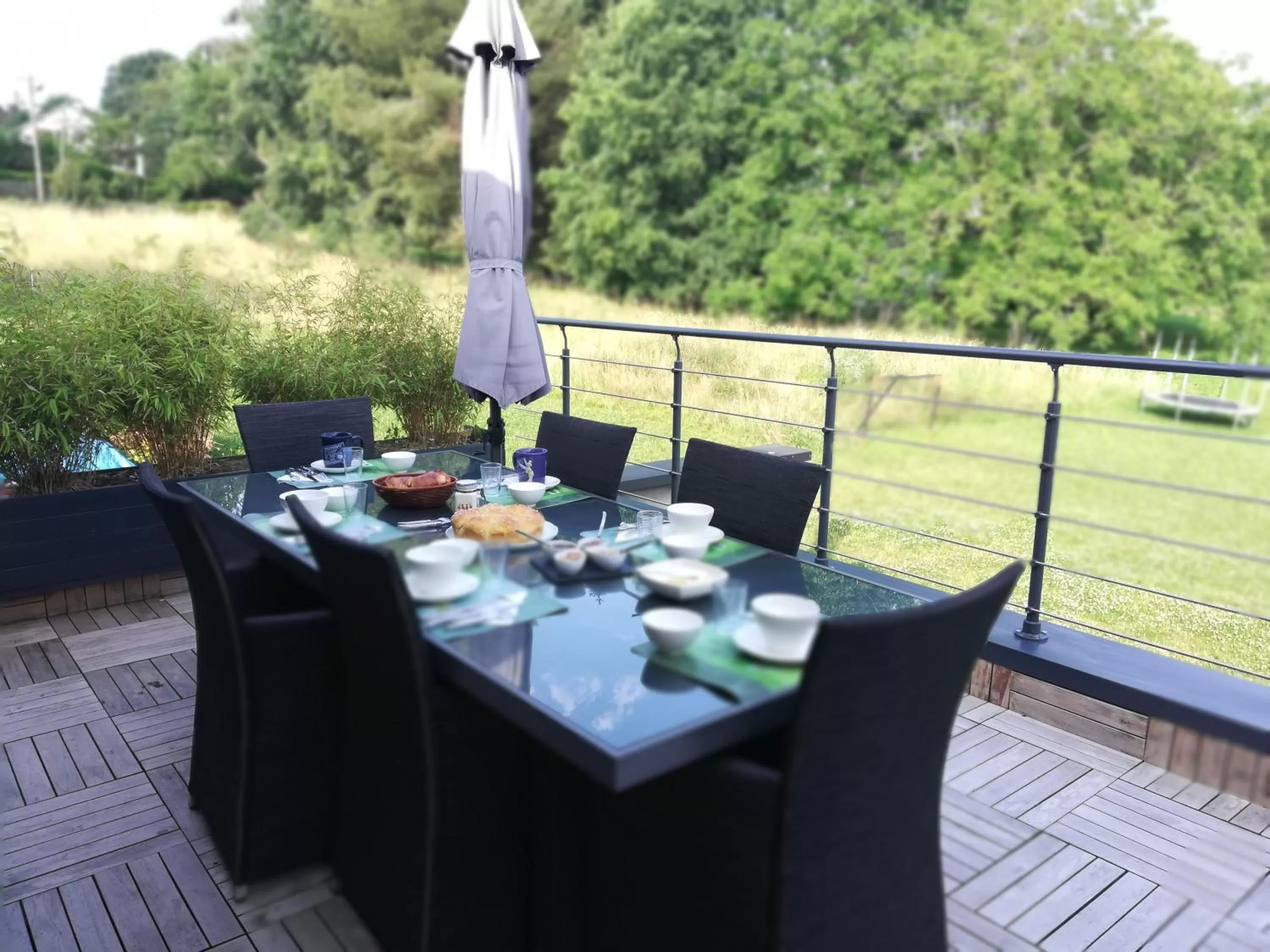 Breakfast in Chambres d'Hôtes Nature et bois BED AND BREAKFAST