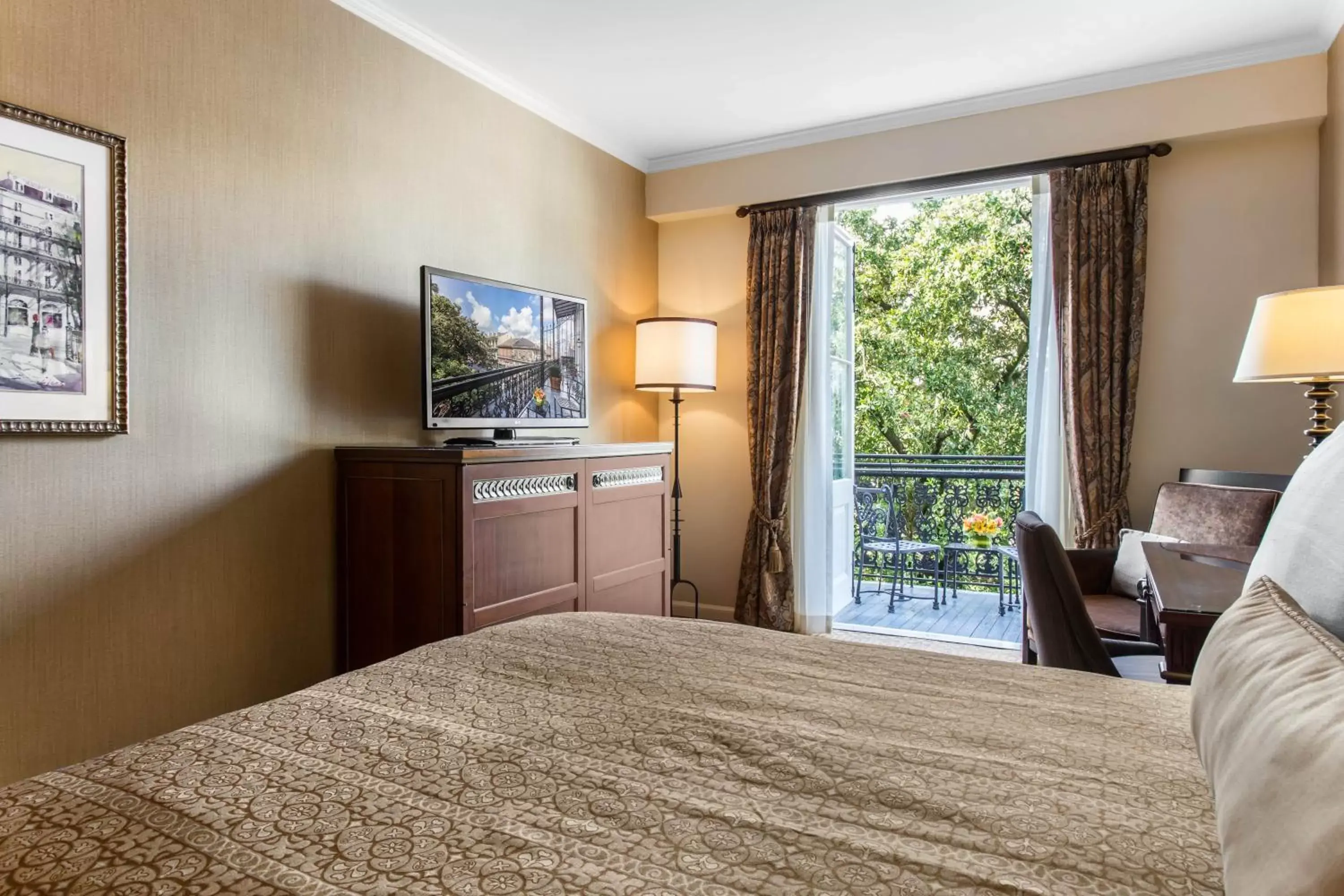 Photo of the whole room, Bed in Omni Royal Orleans Hotel