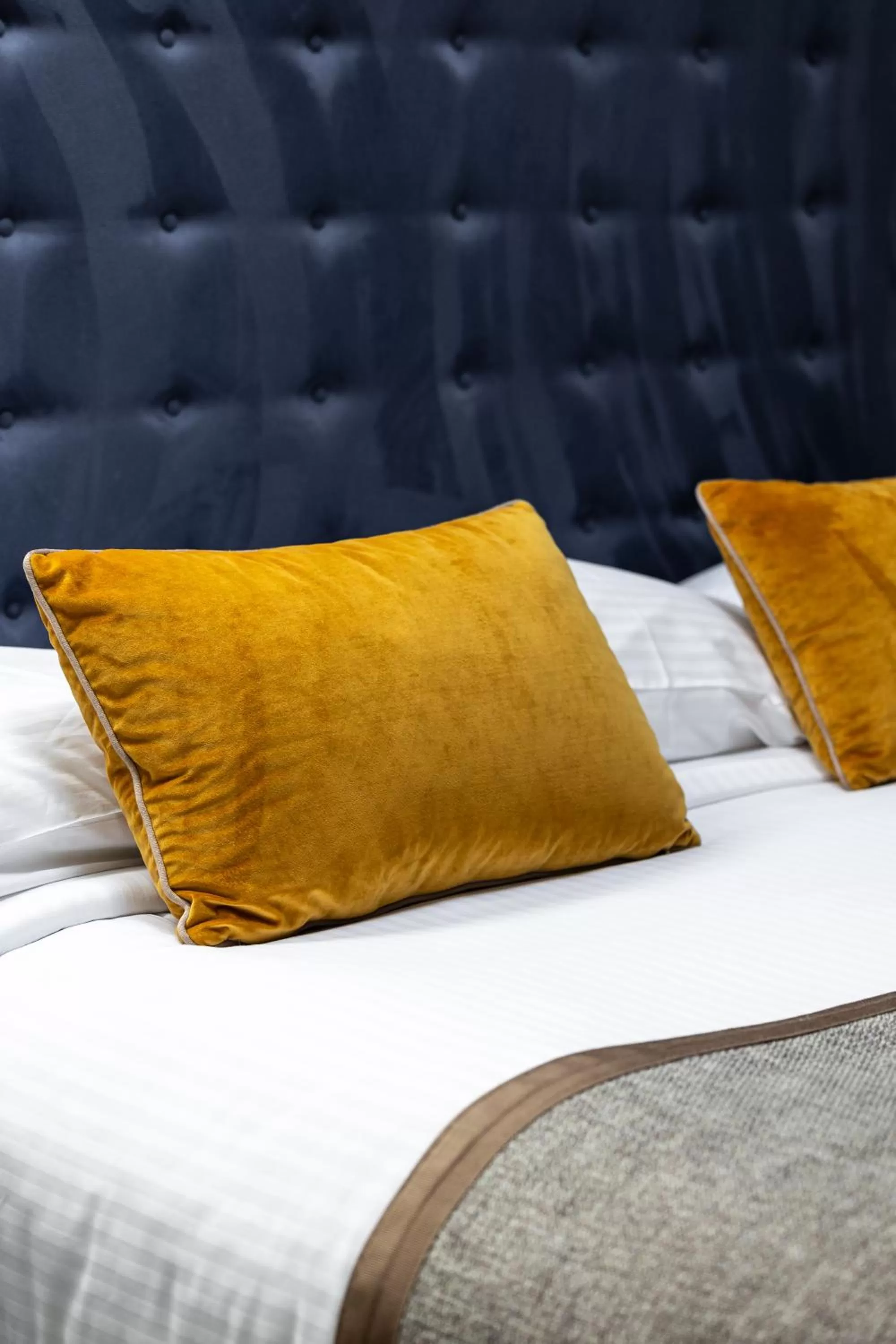 Bed in Hotel Le Place d'Armes - Relais & Châteaux