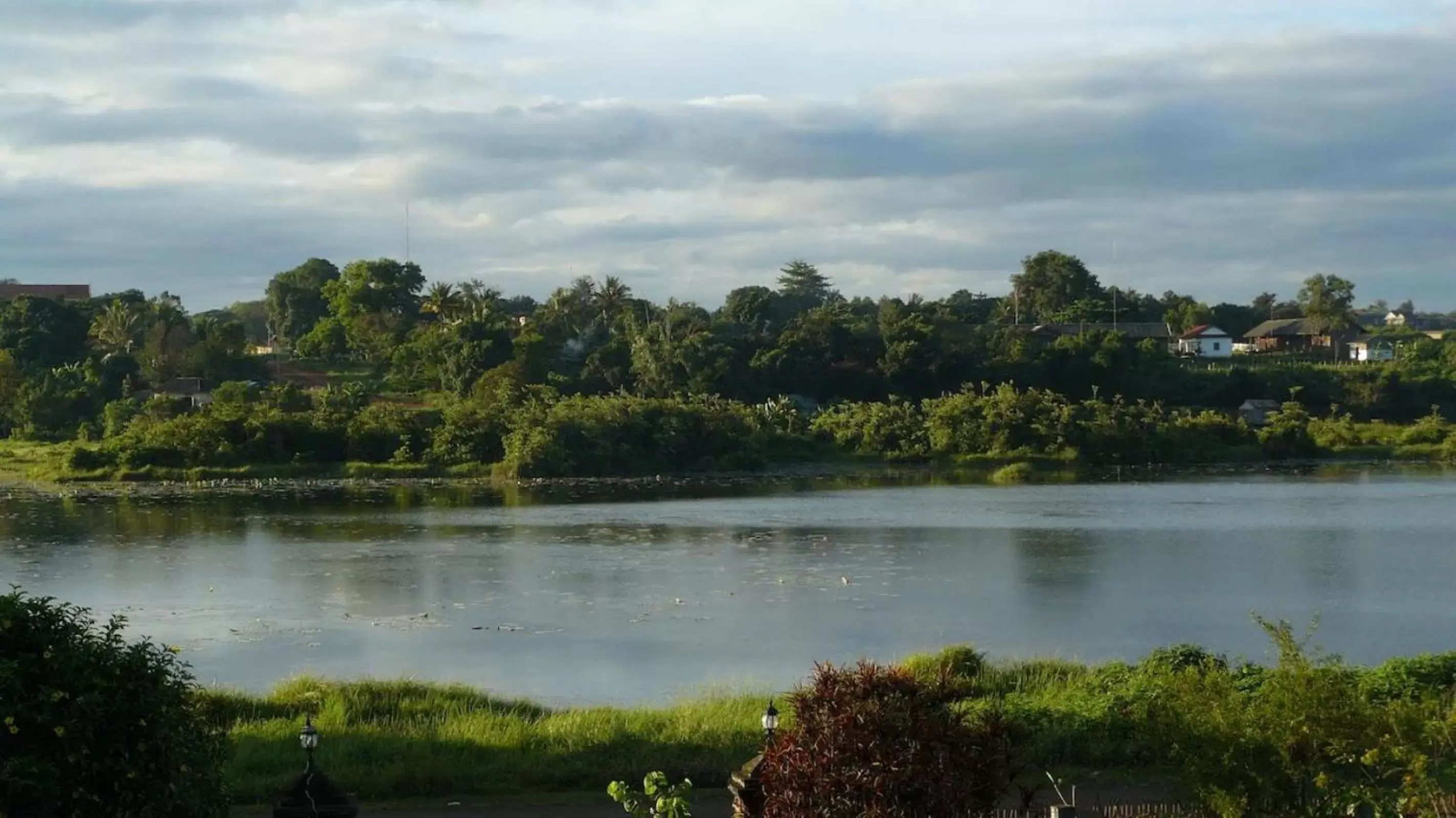 Lake view in Terres Rouges Lodge