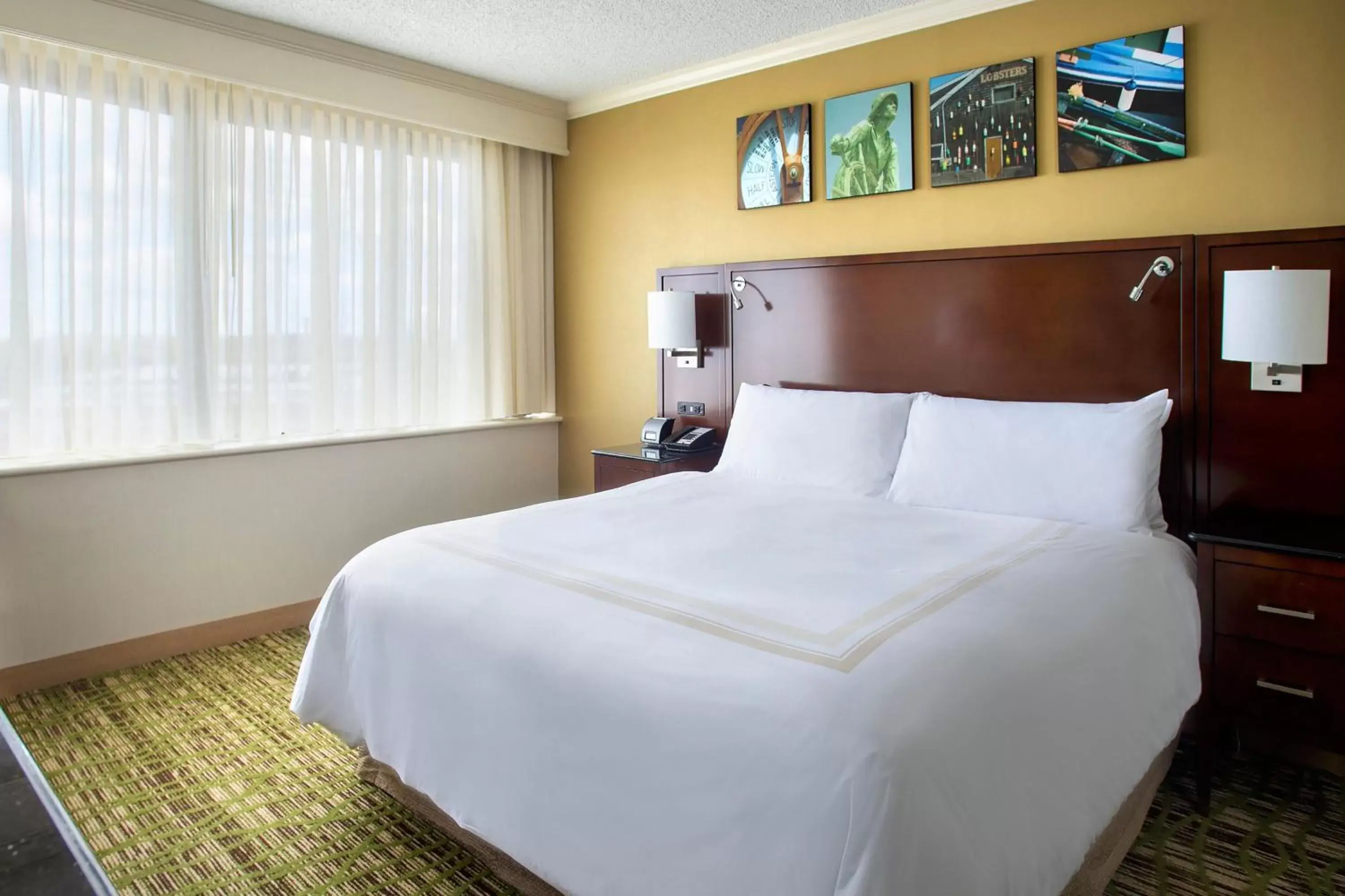 Bedroom, Bed in Boston Marriott Peabody