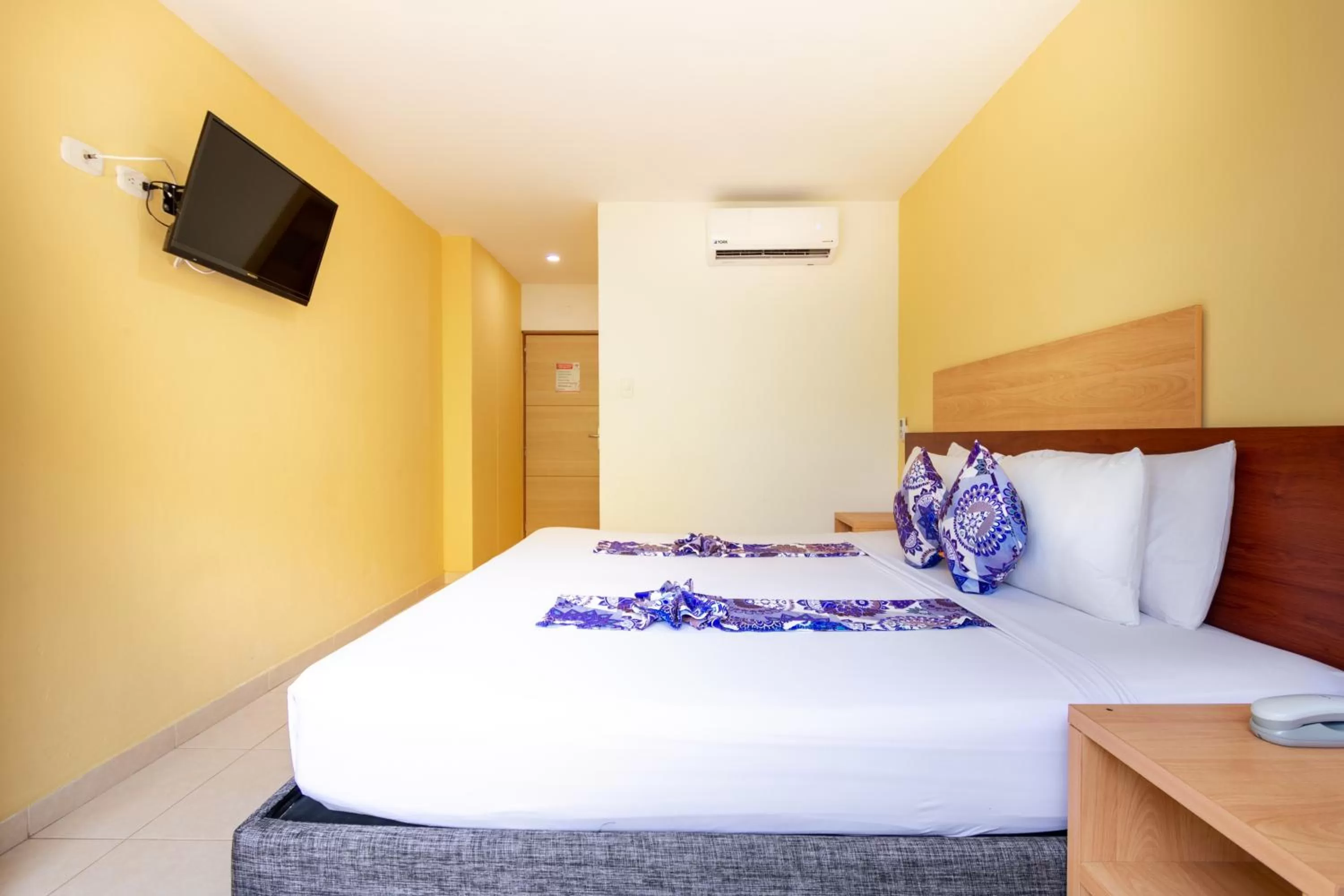 Bed in Hotel Portobahia Santa Marta Rodadero