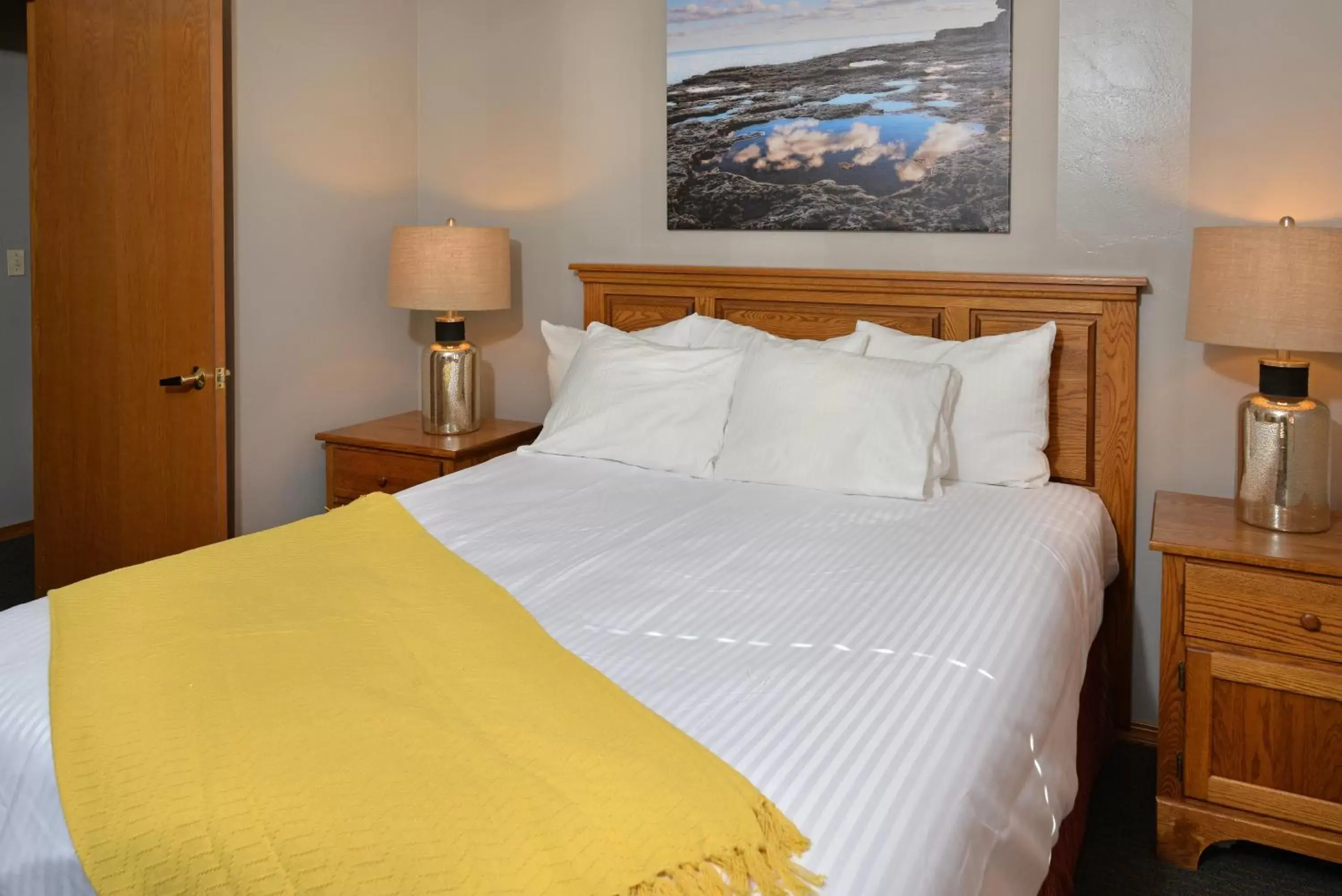 Bedroom, Bed in Westwood Shores Waterfront Resort