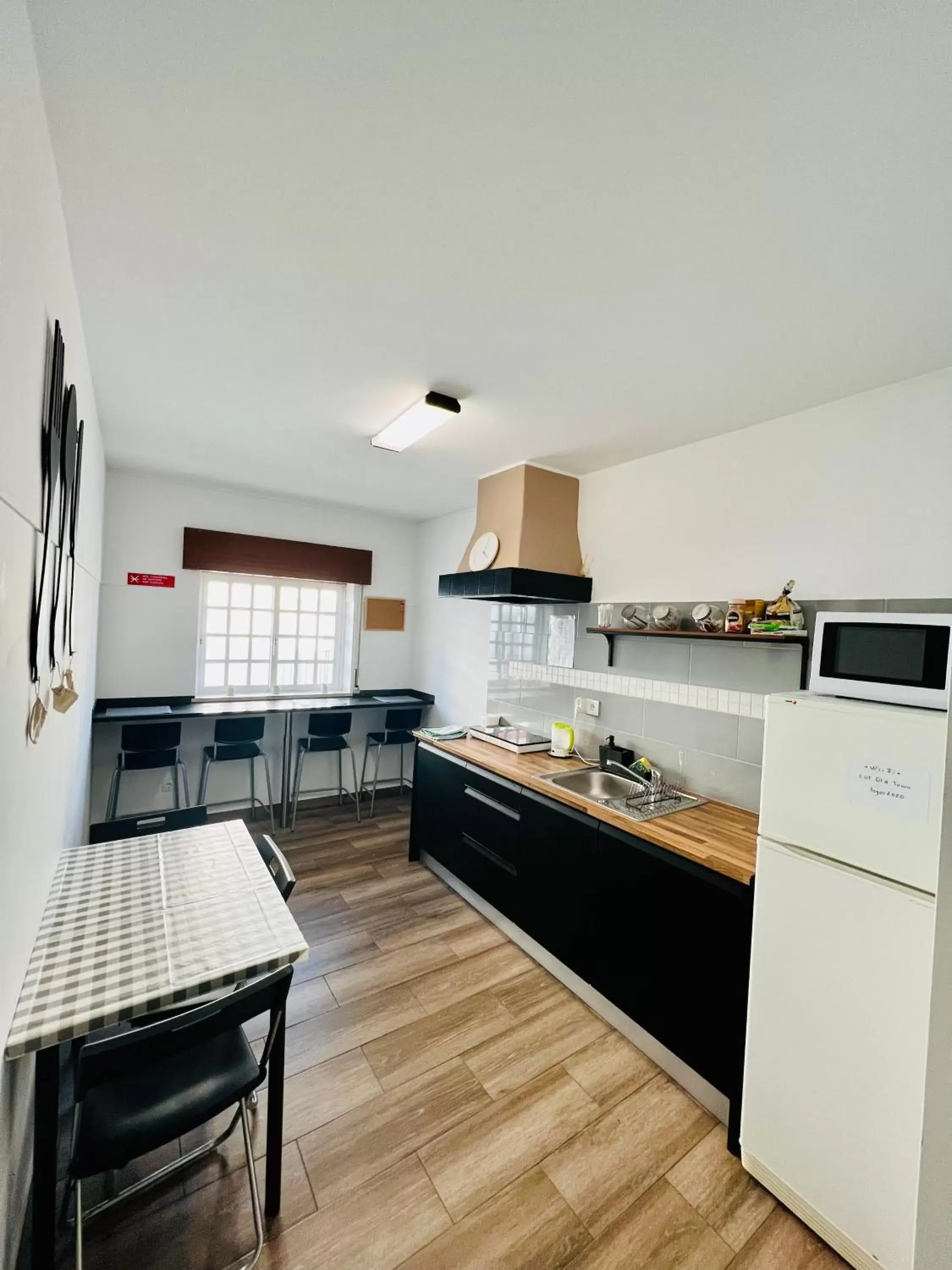 Dining area, Kitchen/Kitchenette in Stay on Top Old Town