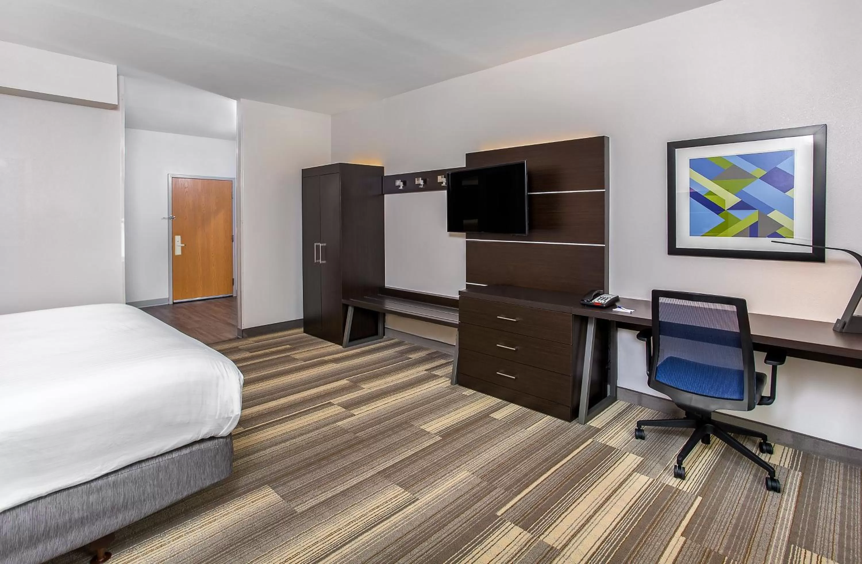 Photo of the whole room, Bed in Holiday Inn Express & Suites Morristown by IHG