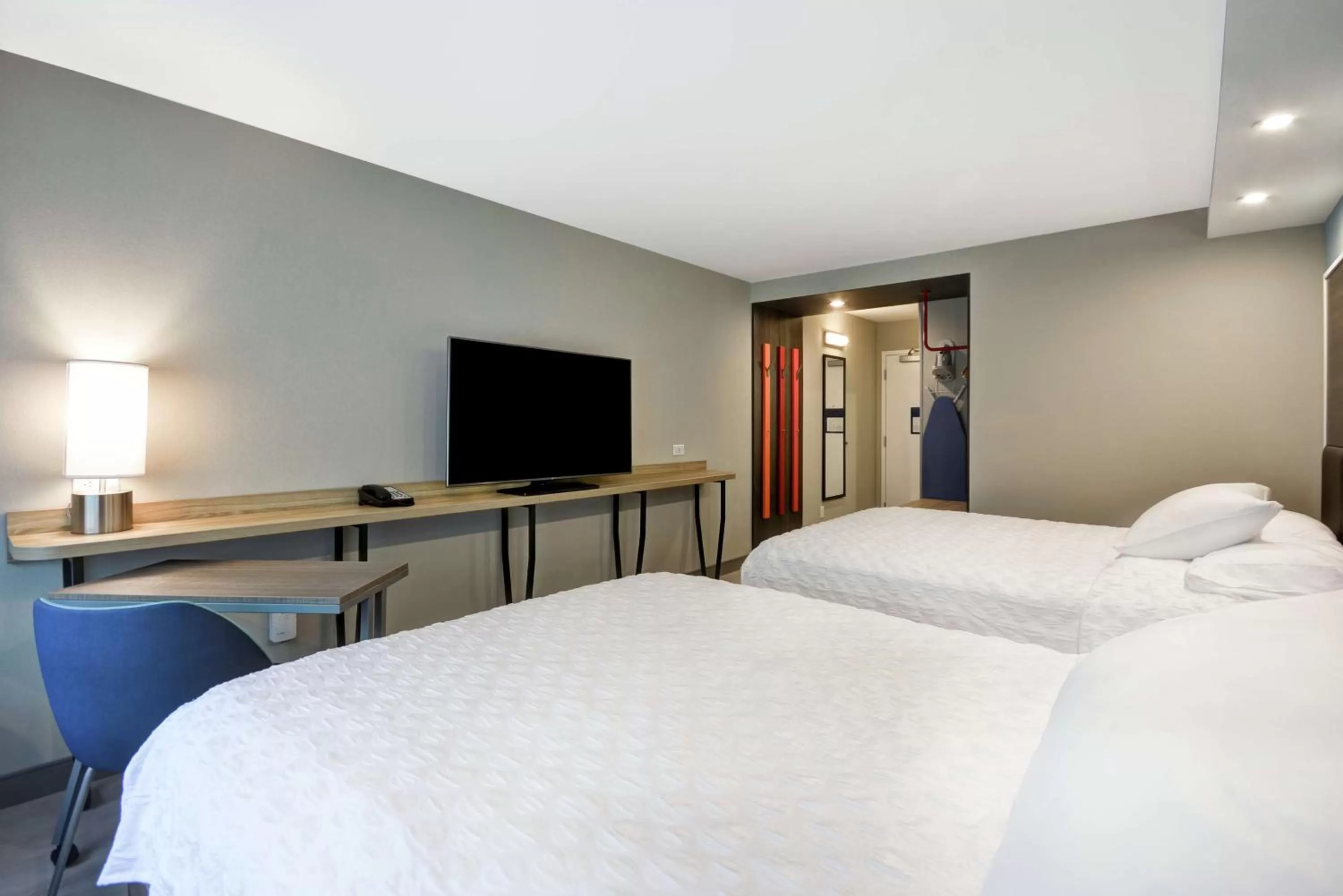 Bedroom, Bed in Tru By Hilton Chicopee Springfield
