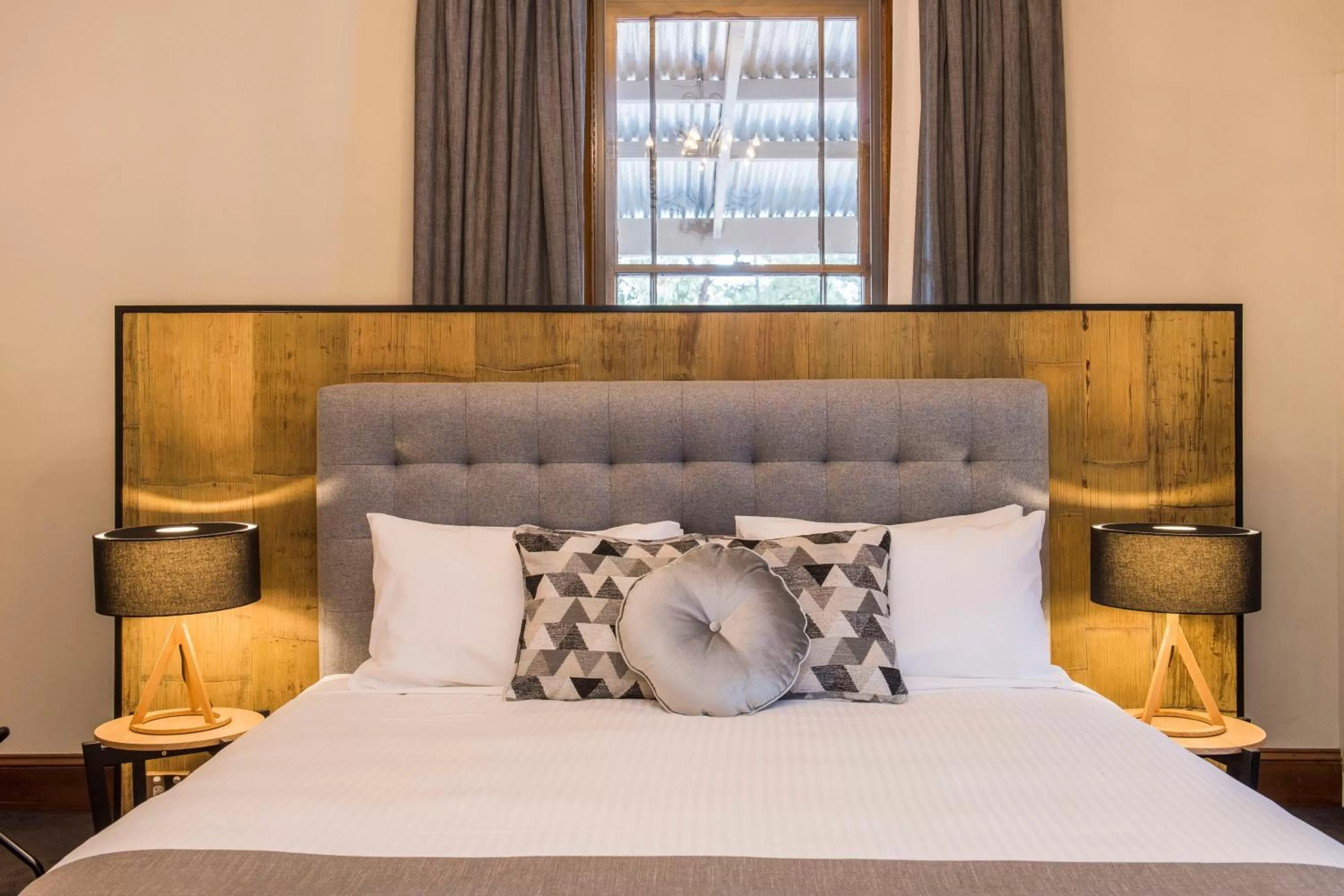 Decorative detail, Bed in The Parkview Hotel Mudgee