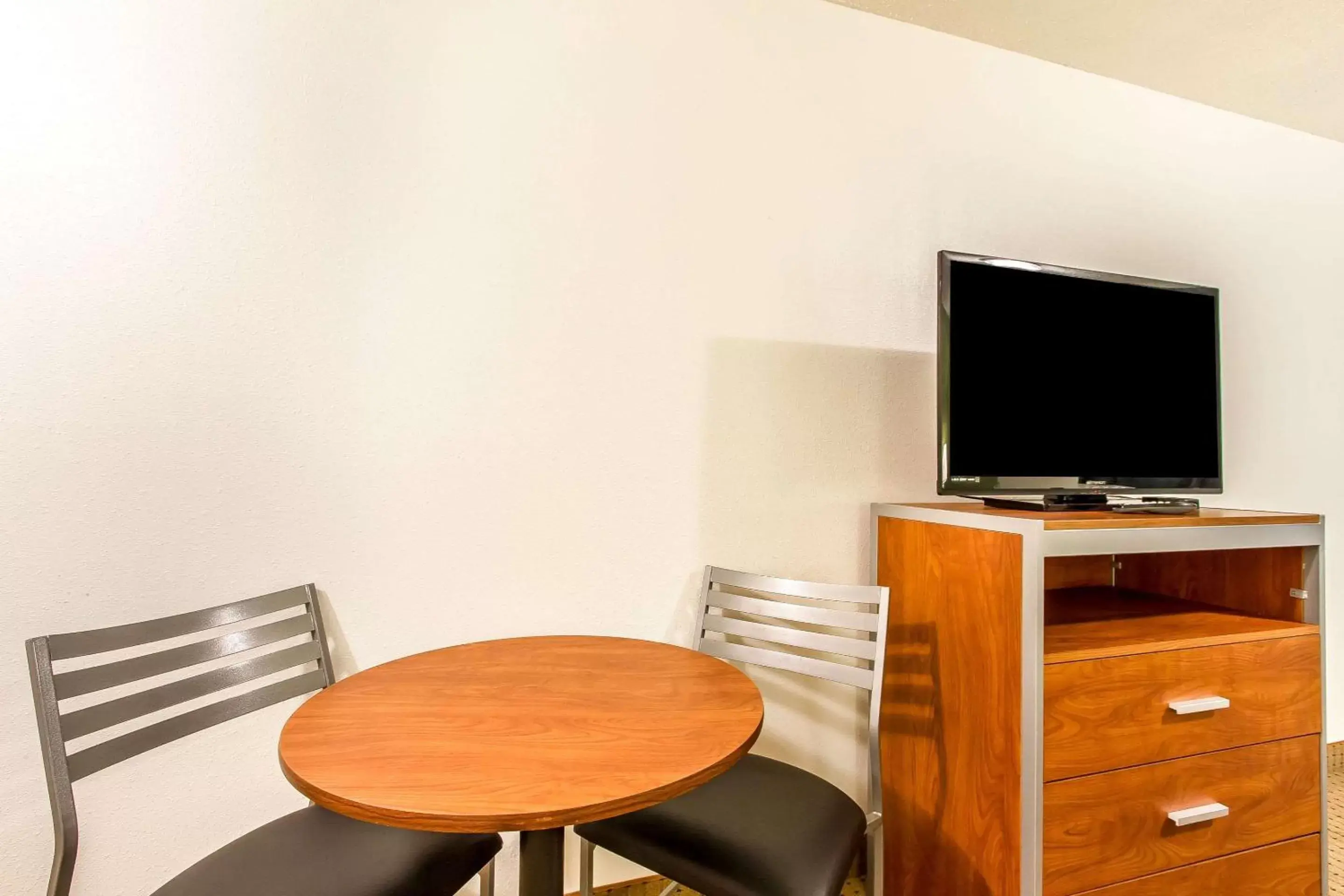 Photo of the whole room, TV/Entertainment Center in Econo Lodge Inn & Suites