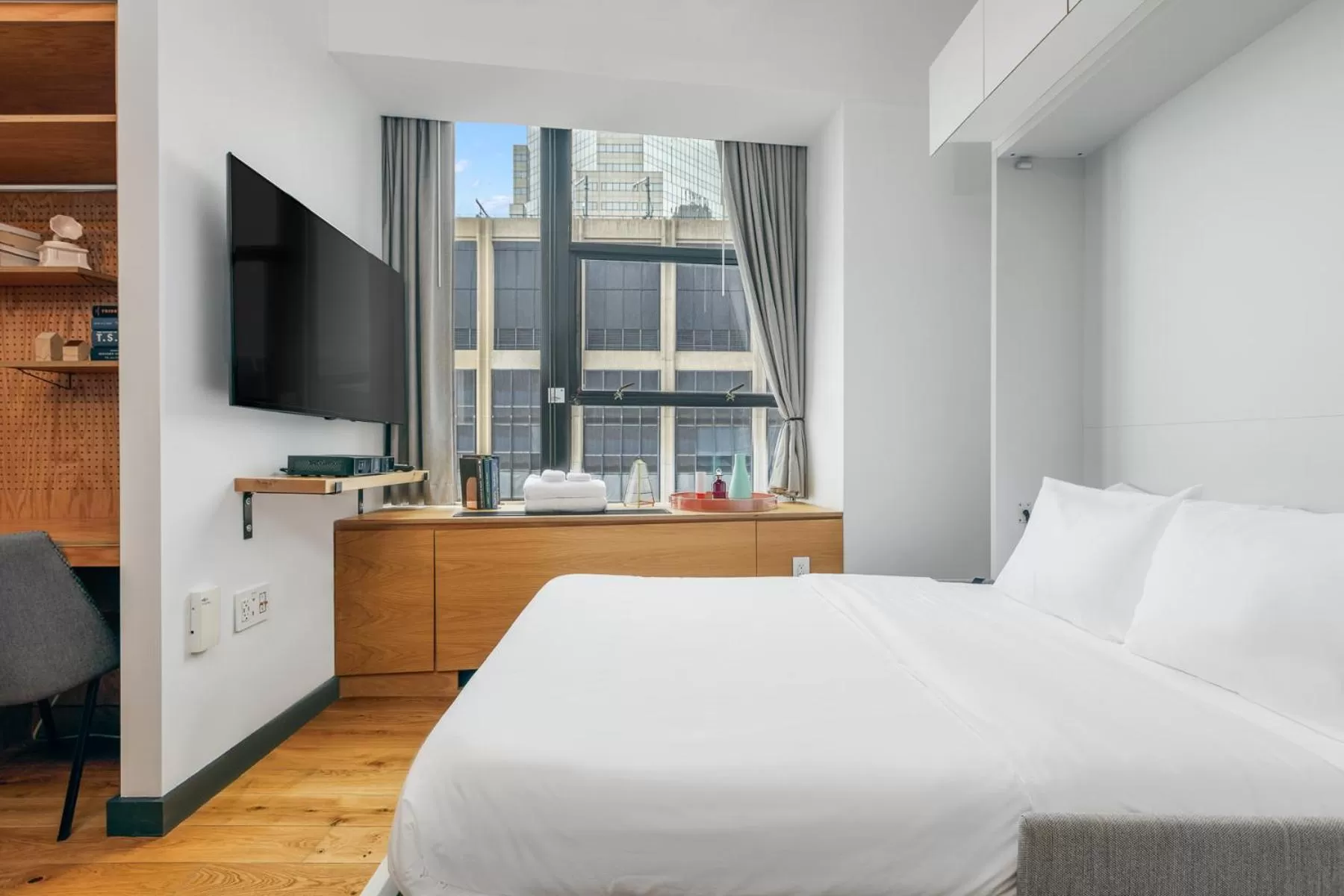Bed in Placemakr Wall Street