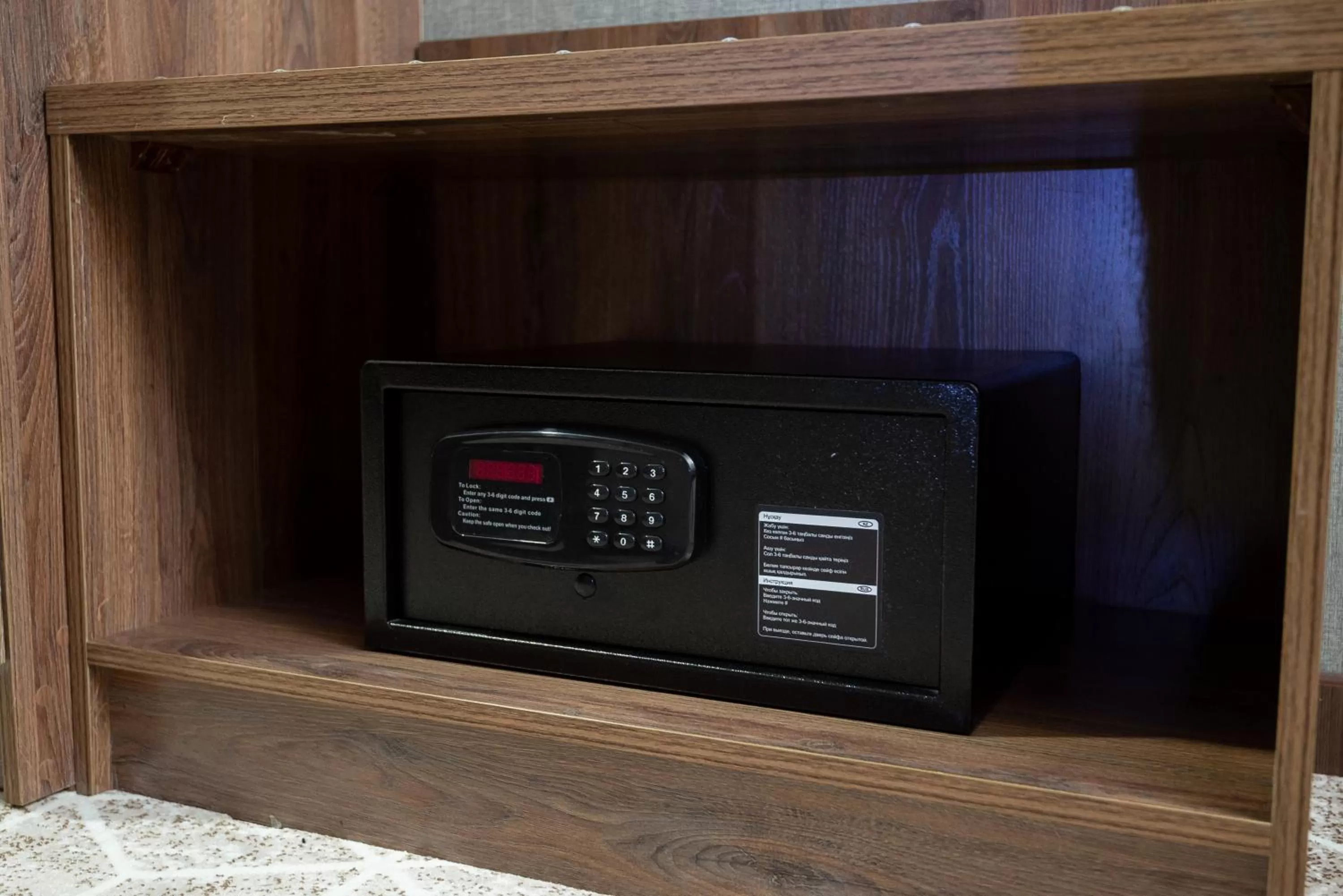 safe in Tauke Khan Plaza