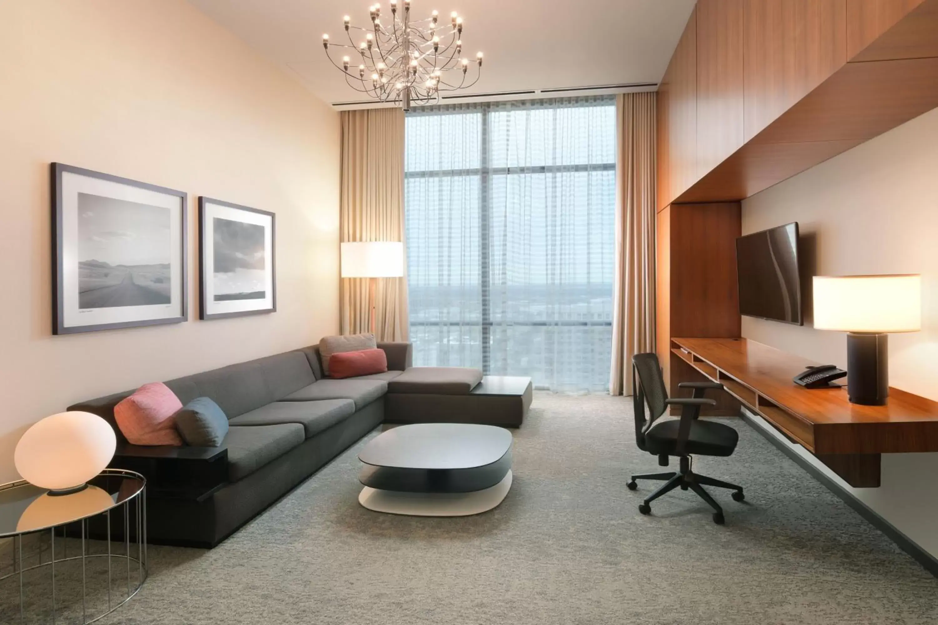 Living room, Seating Area in The Westin Galleria Dallas