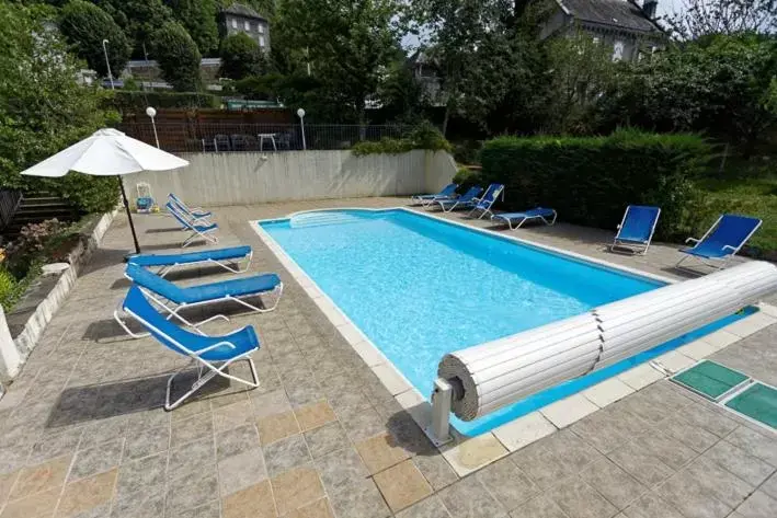 Staff, Swimming Pool in LOGIS Hôtel Bel Horizon