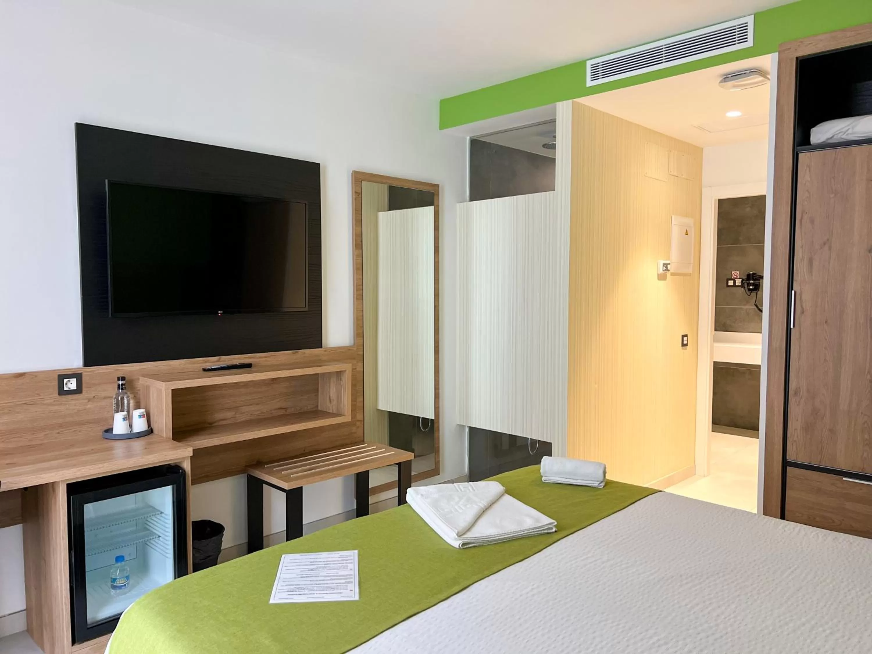 TV and multimedia, Bed in Hotel MG Poniente