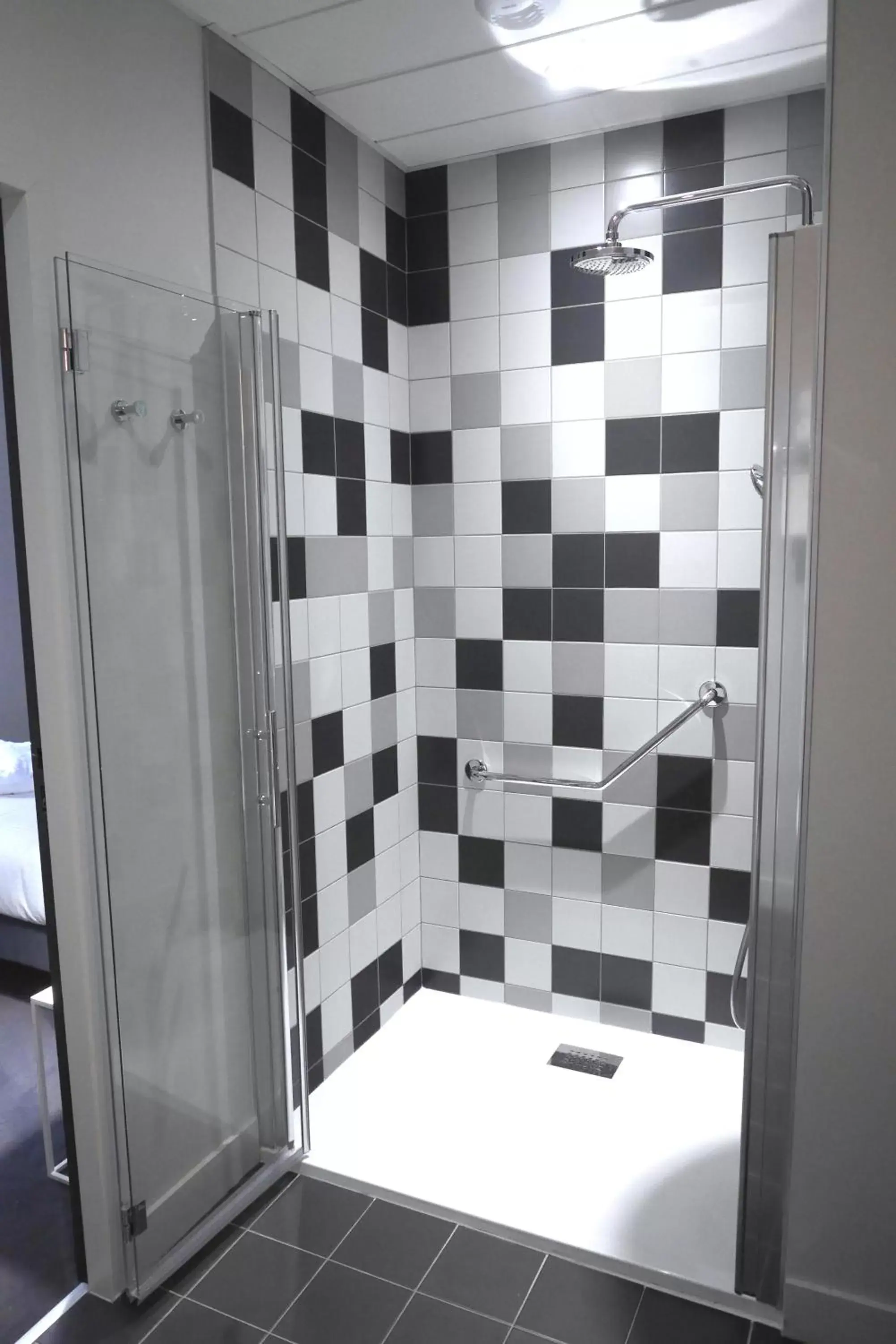 Shower, Bathroom in Hôtel de Tourny - Boutique Hôtel Bordeaux Centre