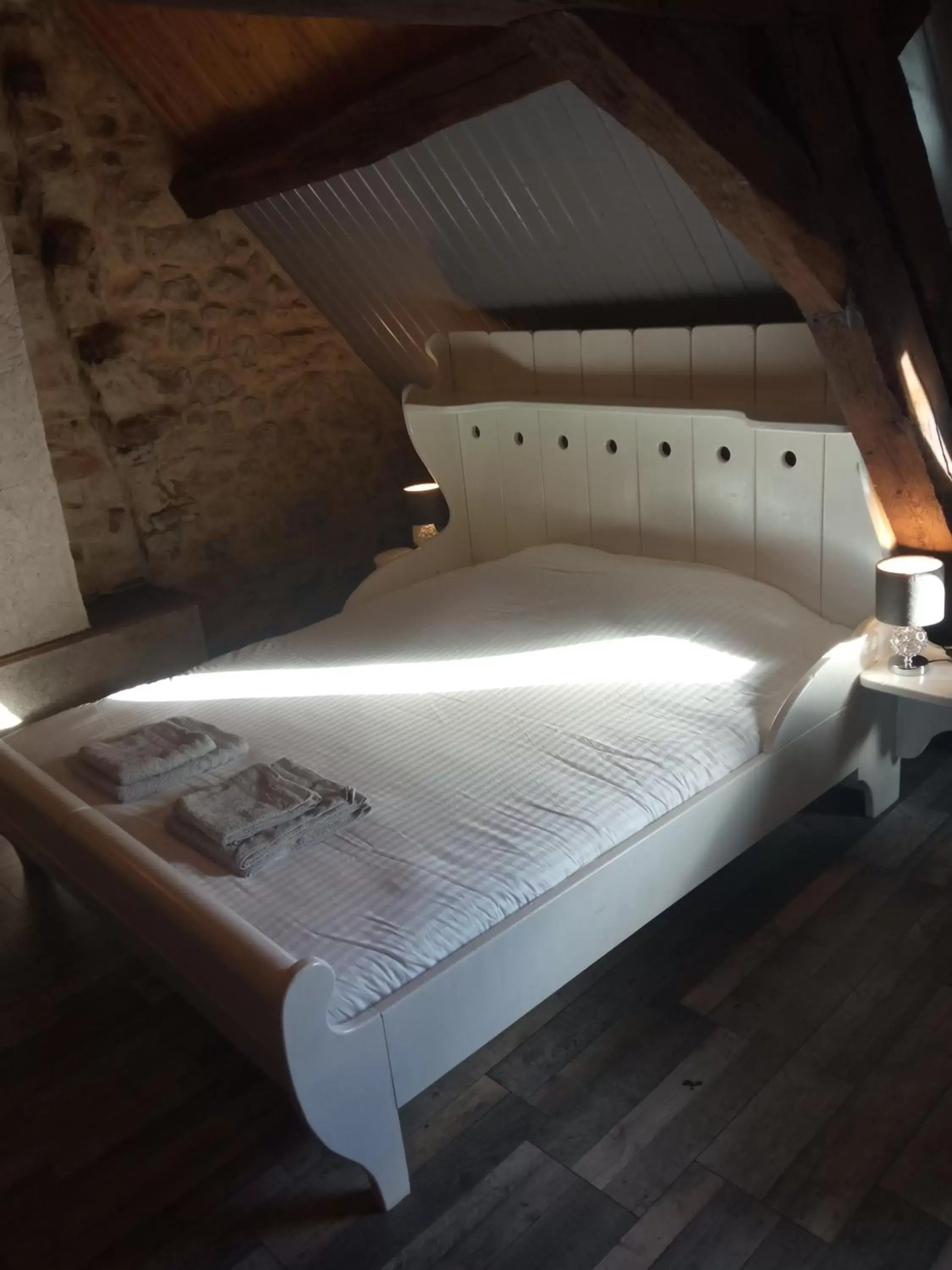 Bed in Maison du Moulin Galuzot