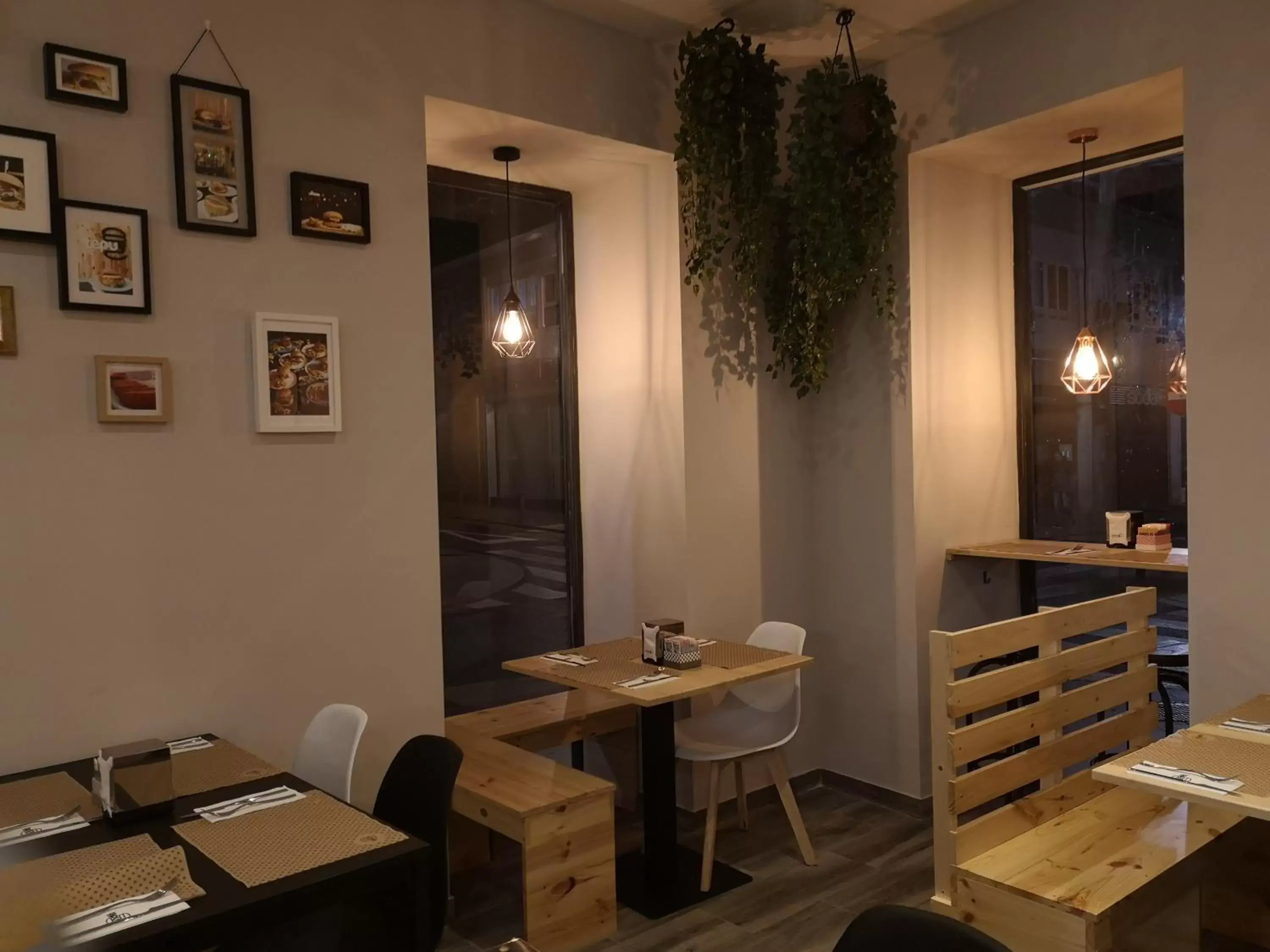 Restaurant/Places to Eat in Alicante Center Apart
