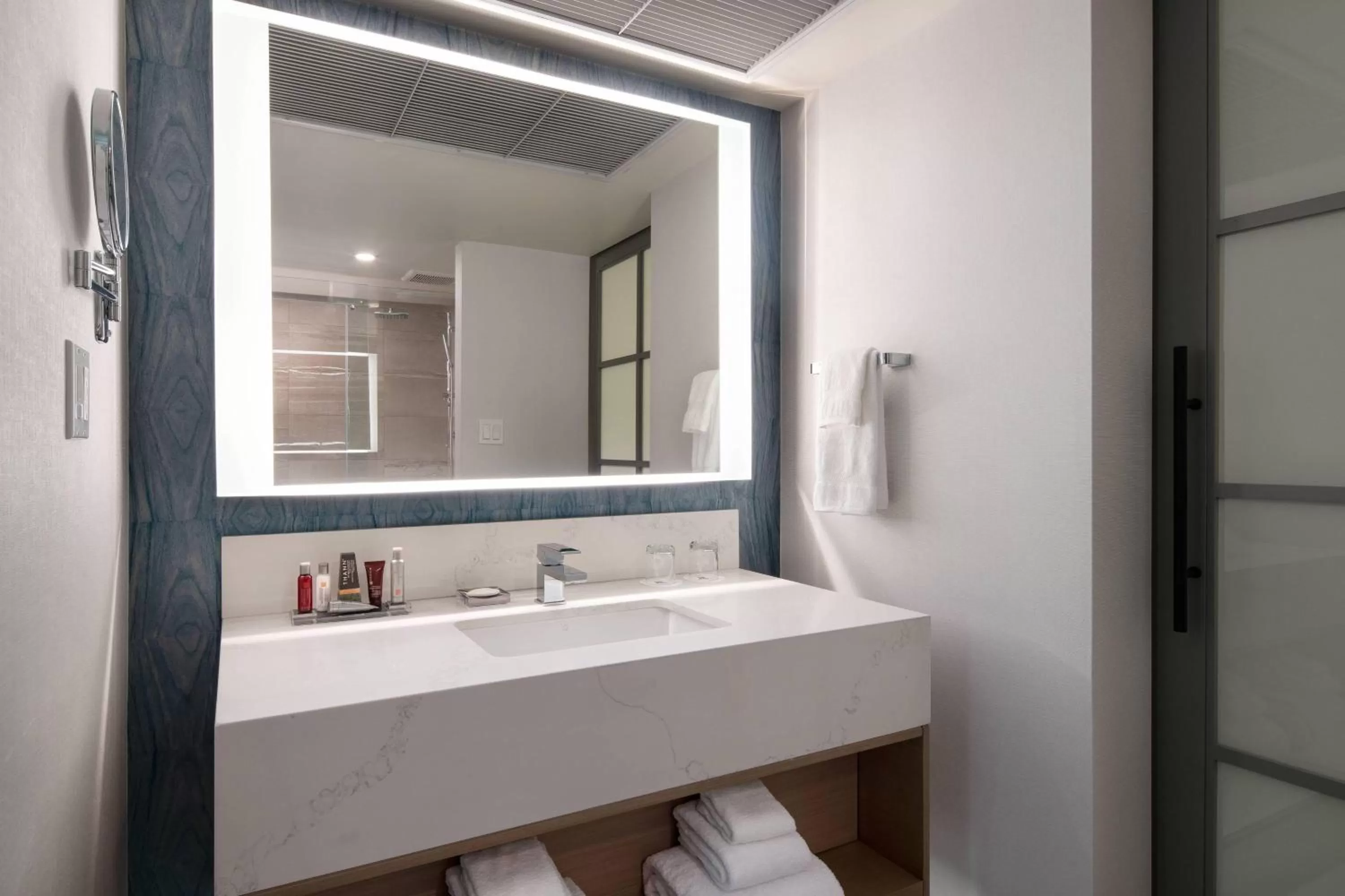 Bathroom in Vancouver Airport Marriott Hotel